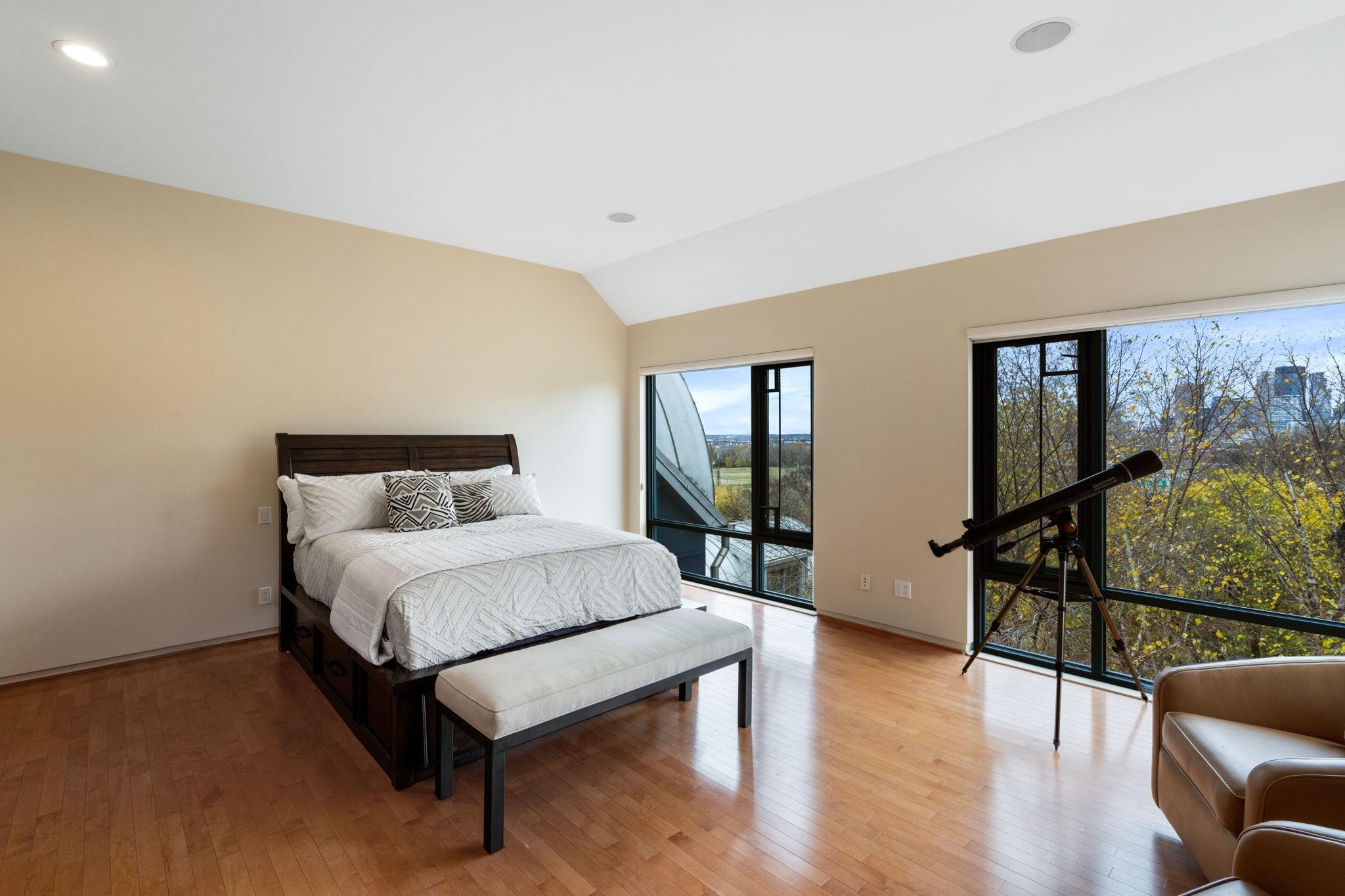 View of Residential at 1128 Kenwood Parkway, Minneapolis MN 55403, Minneapolis (60 of 91) - Mike Wilen | Minnesota Team Real Estate