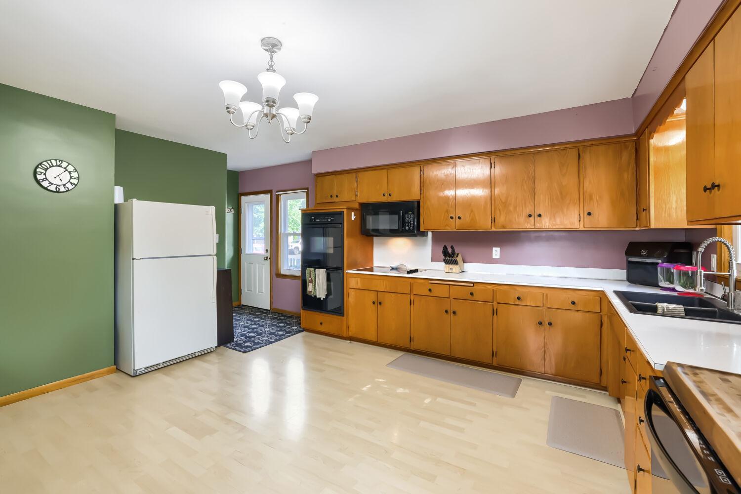 View of Residential at 824 6th Avenue, South Saint Paul MN 55075, South Saint Paul (5 of 28) - Mike Wilen | Minnesota Team Real Estate