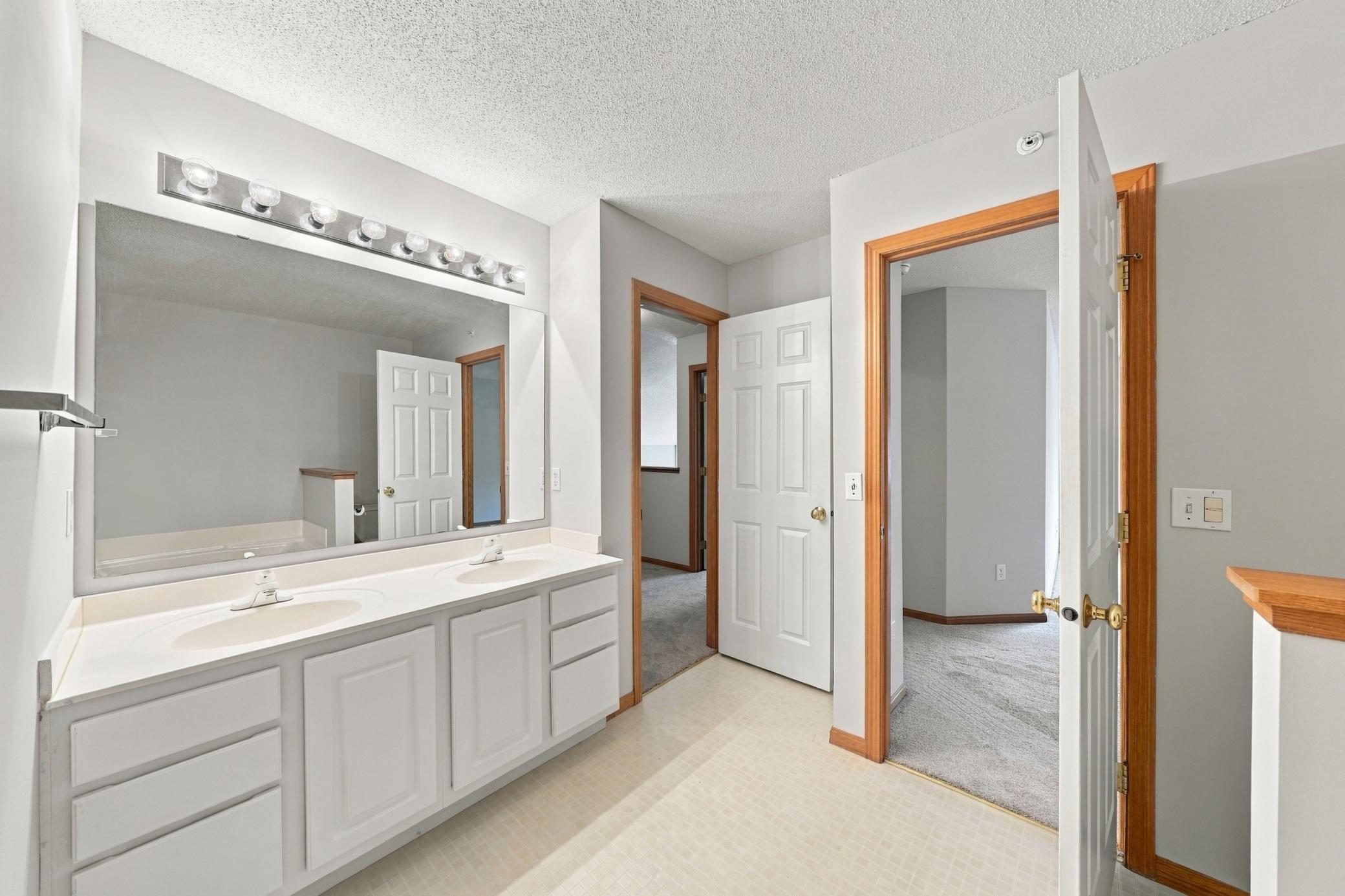 View of Residential at 556 Willoughby Way, Minnetonka MN 55305, Minnetonka (32 of 52) - Mike Wilen | Minnesota Team Real Estate
