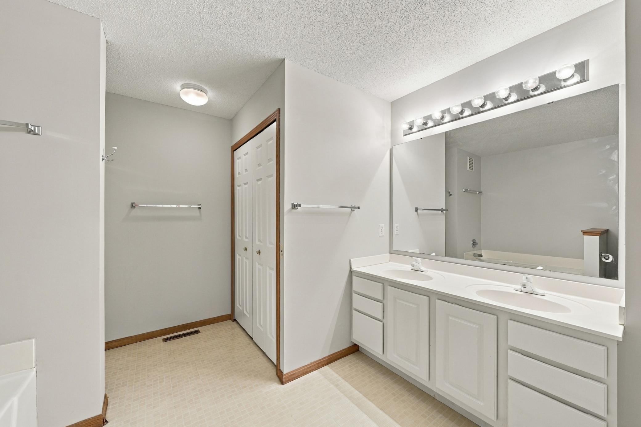 View of Residential at 556 Willoughby Way, Minnetonka MN 55305, Minnetonka (30 of 52) - Mike Wilen | Minnesota Team Real Estate