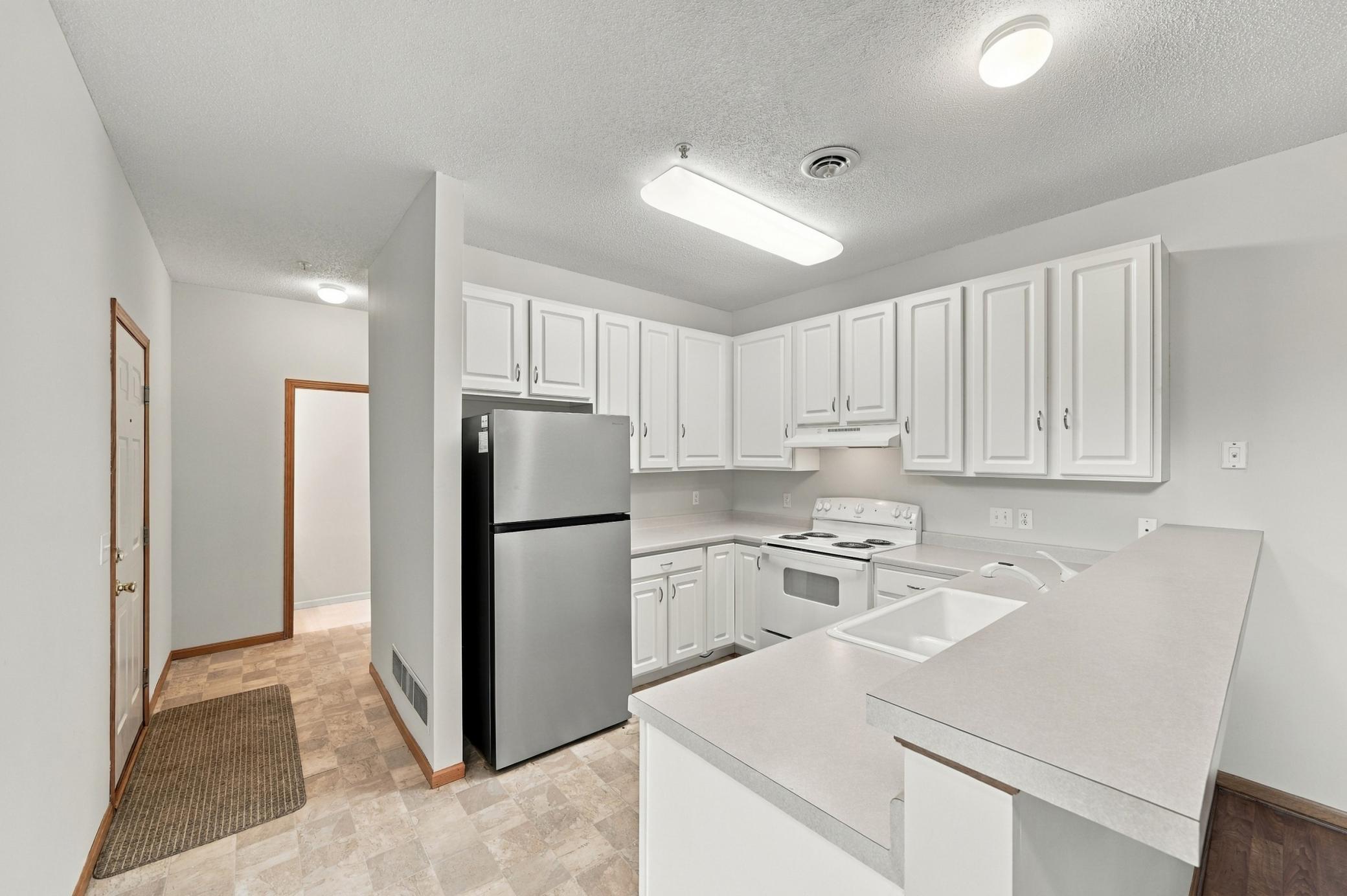 View of Residential at 556 Willoughby Way, Minnetonka MN 55305, Minnetonka (6 of 52) - Mike Wilen | Minnesota Team Real Estate