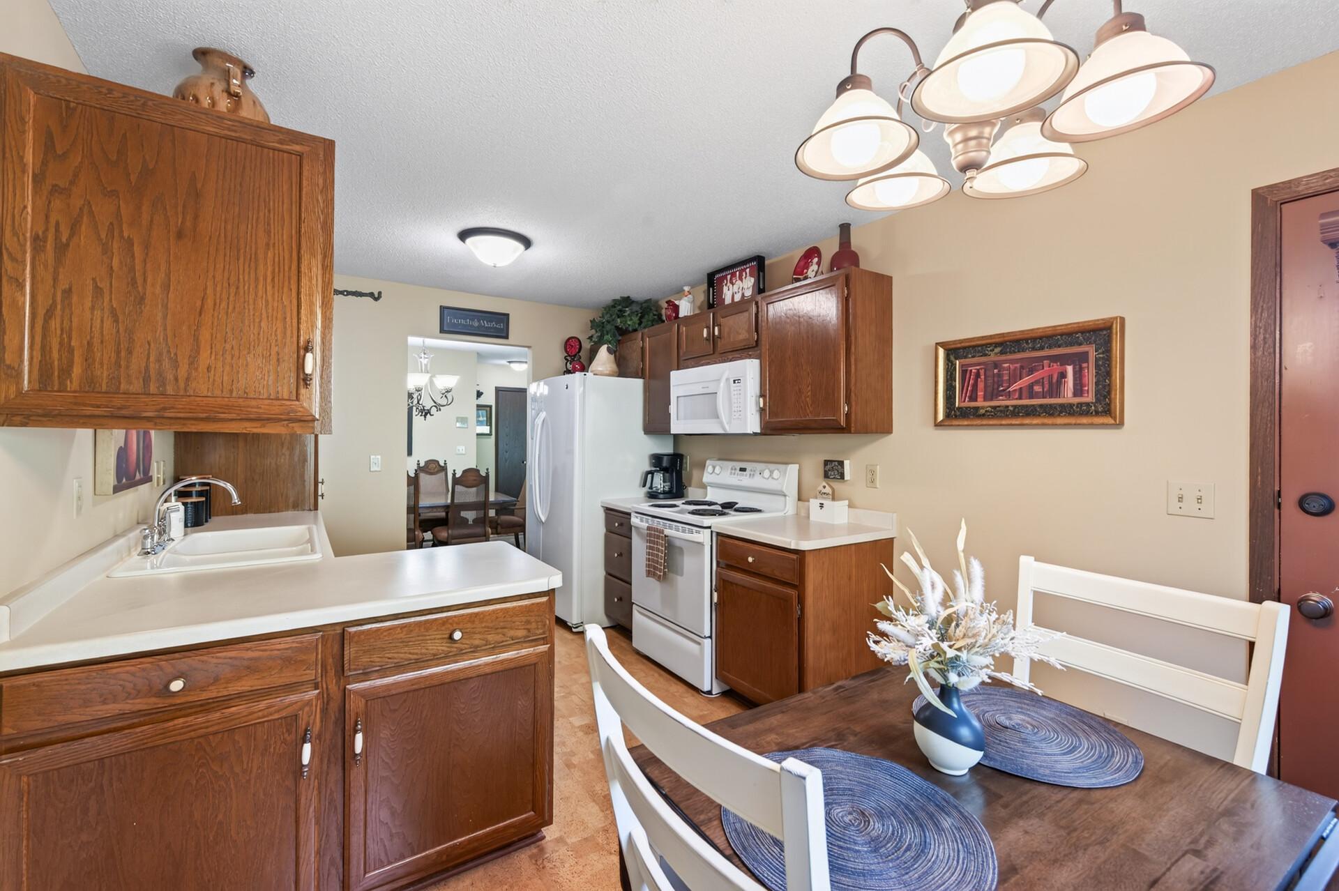 View of Residential at 5217 Balmoral Lane, Bloomington MN 55437, Bloomington (11 of 36) - Mike Wilen | Minnesota Team Real Estate