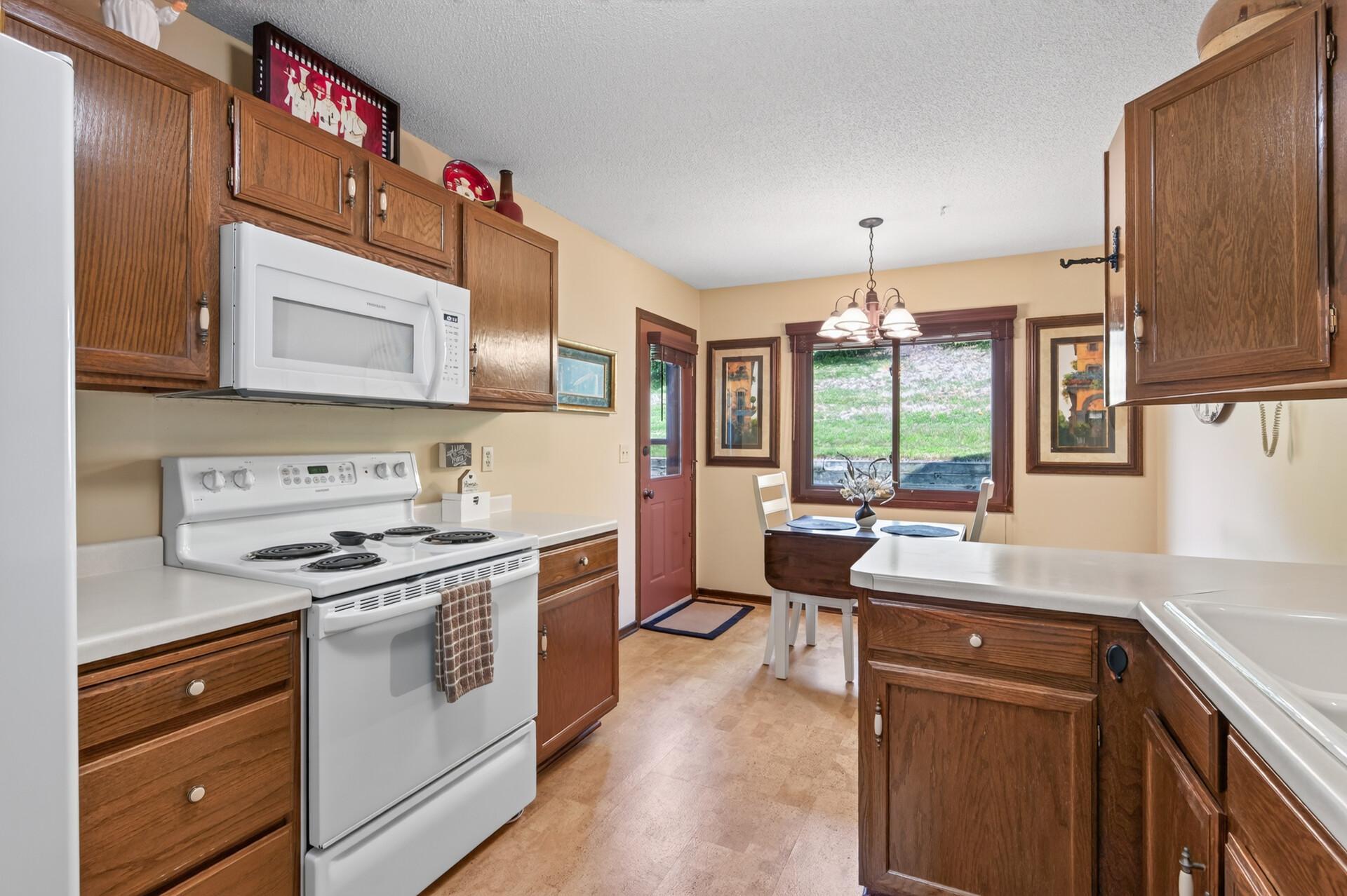 View of Residential at 5217 Balmoral Lane, Bloomington MN 55437, Bloomington (8 of 36) - Mike Wilen | Minnesota Team Real Estate