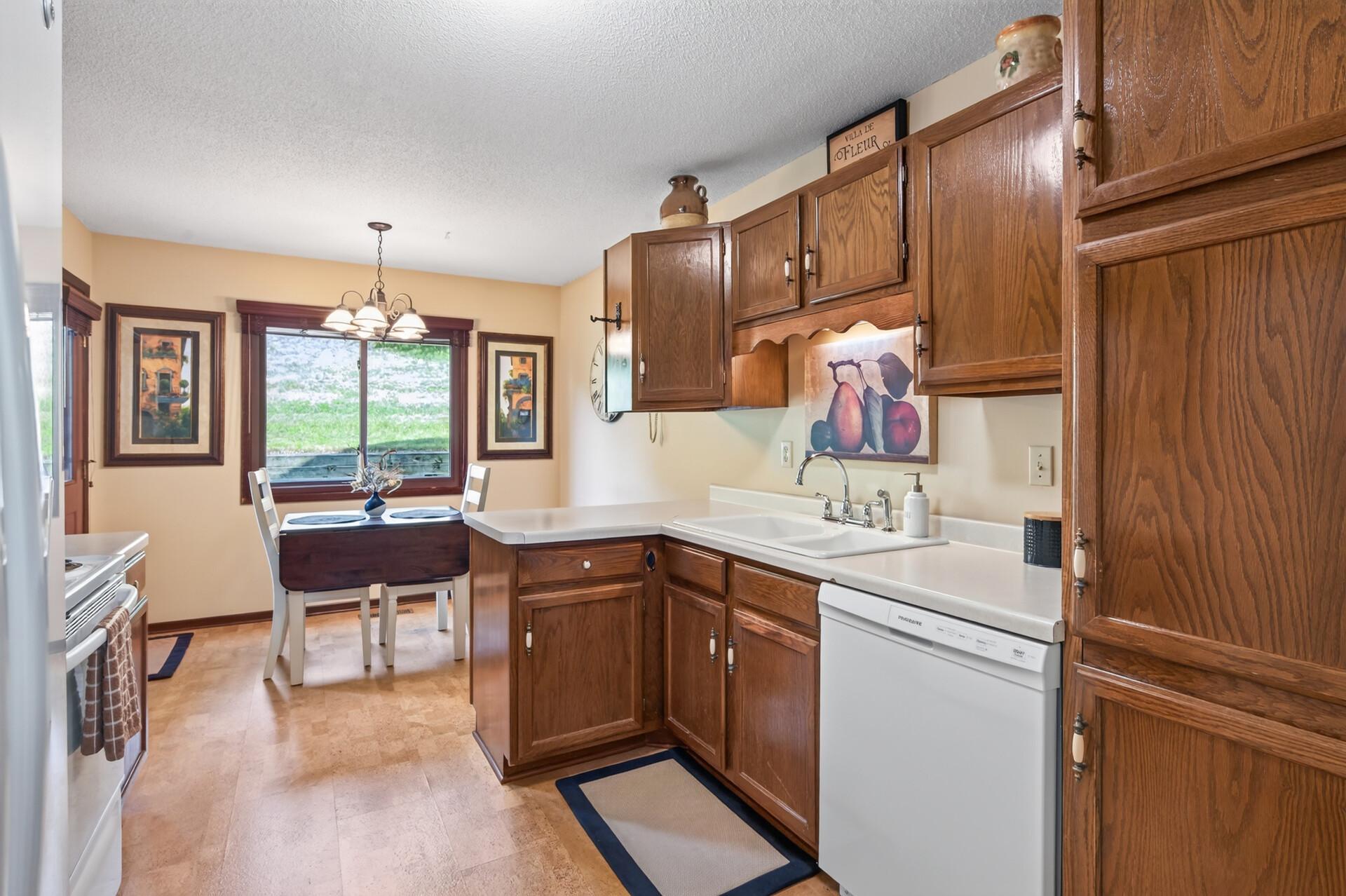 View of Residential at 5217 Balmoral Lane, Bloomington MN 55437, Bloomington (7 of 36) - Mike Wilen | Minnesota Team Real Estate