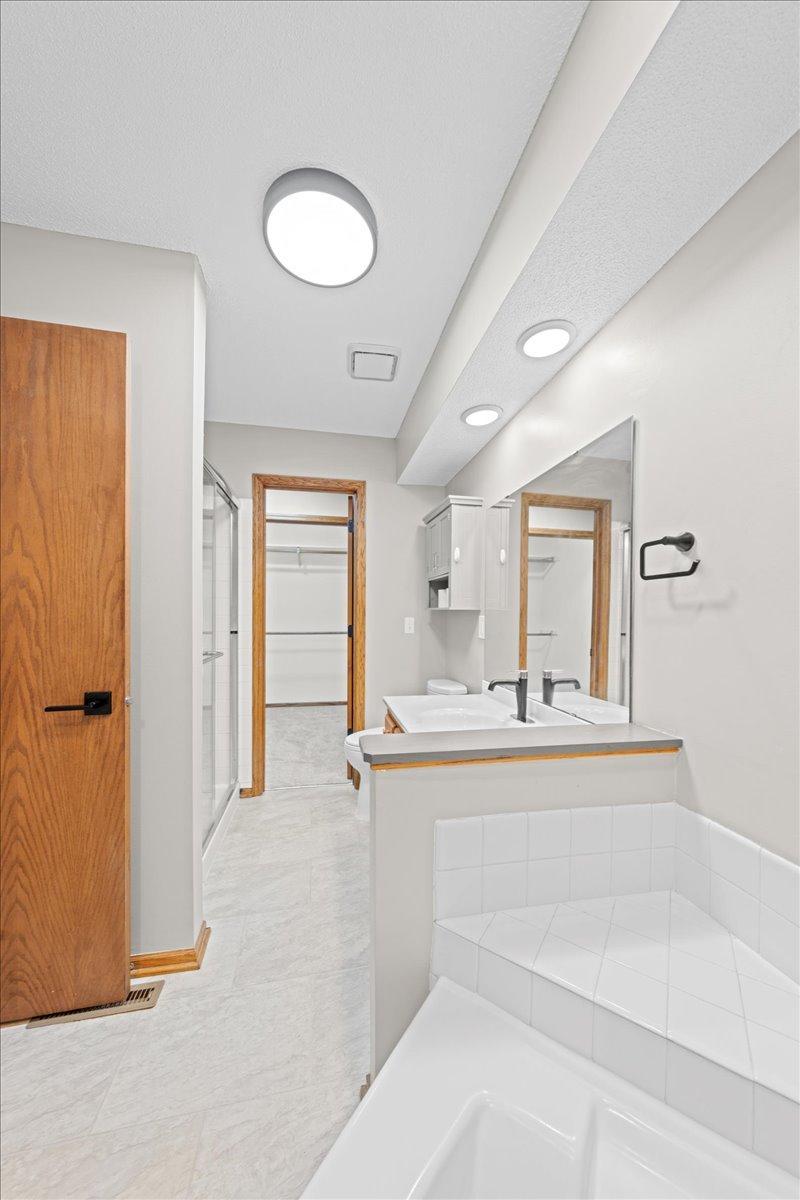 View of Residential at 7647 Afton Court, Woodbury MN 55125, Woodbury (23 of 42) - Mike Wilen | Minnesota Team Real Estate