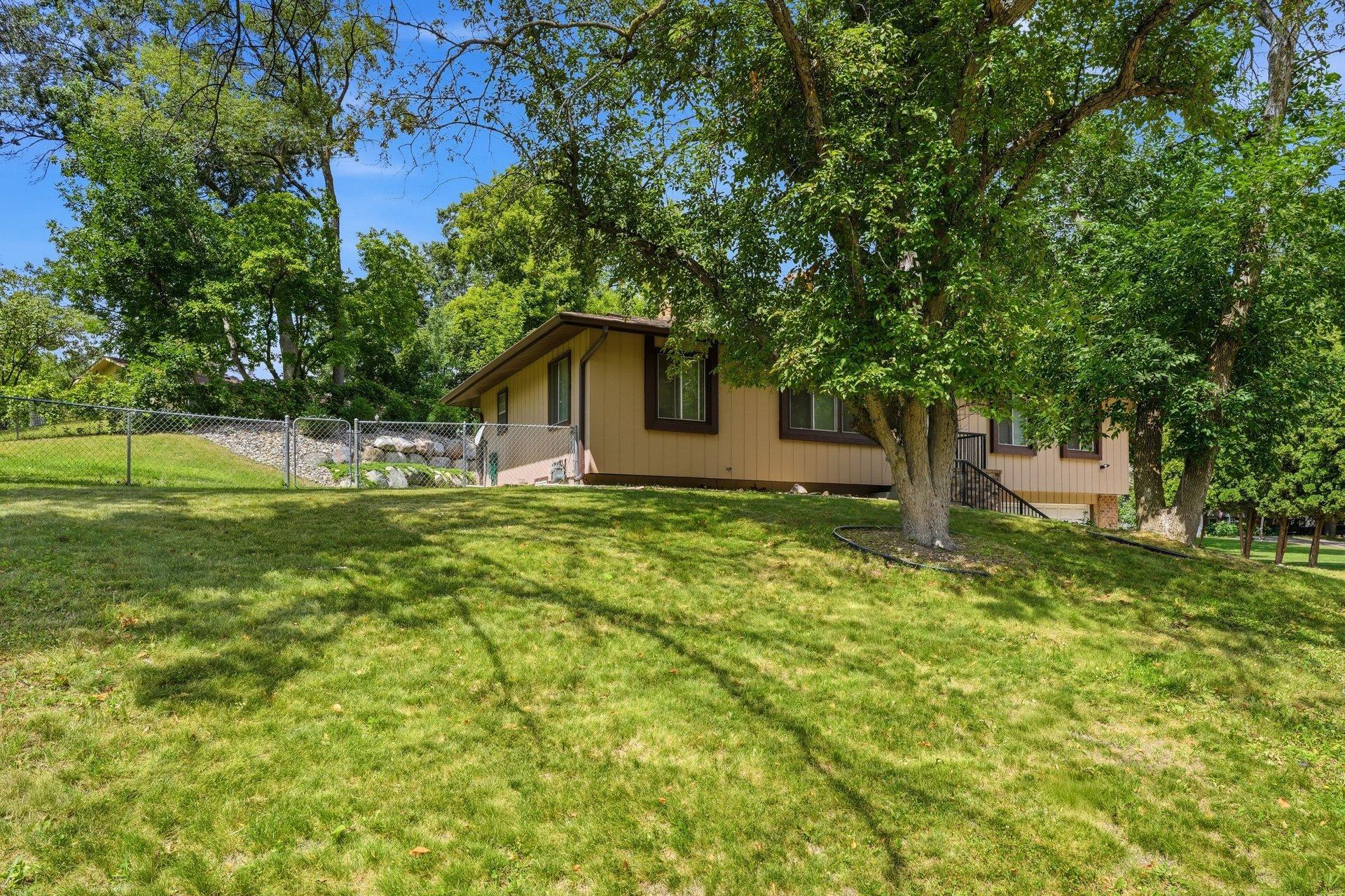 View of Residential at 13412 Arden Circle, Burnsville MN 55337, Burnsville (37 of 42) - Mike Wilen | Minnesota Team Real Estate