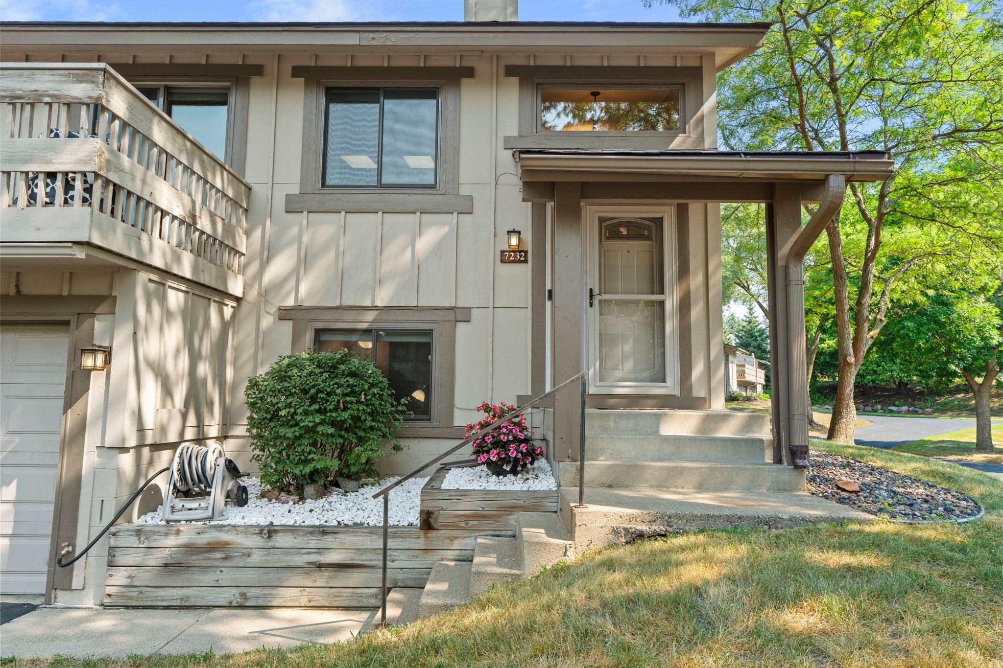 View of Residential at 7232 Woodstock Curve, Bloomington MN 55438, Bloomington (3 of 36) - Mike Wilen | Minnesota Team Real Estate