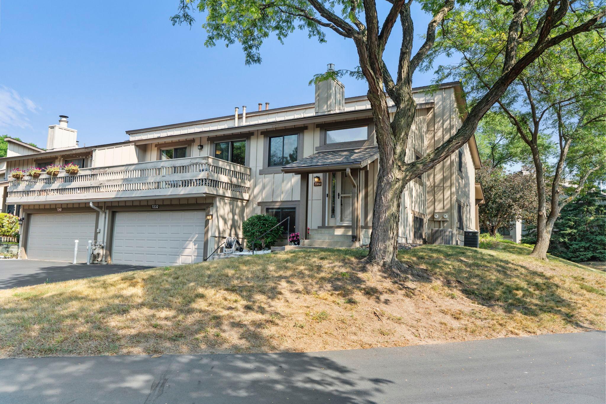 View of Residential at 7232 Woodstock Curve, Bloomington MN 55438, Bloomington (6 of 36) - Mike Wilen | Minnesota Team Real Estate