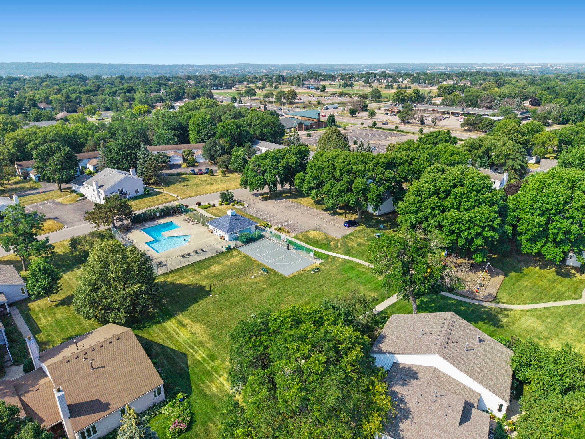 View of Residential at 7232 Woodstock Curve, Bloomington MN 55438, Bloomington (30 of 36) - Mike Wilen | Minnesota Team Real Estate