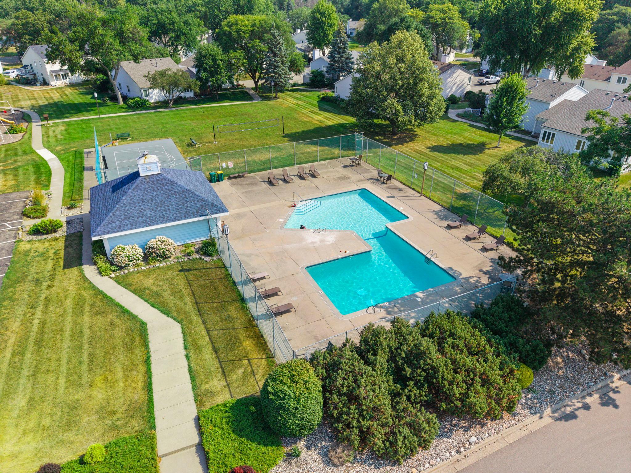 View of Residential at 7232 Woodstock Curve, Bloomington MN 55438, Bloomington (4 of 36) - Mike Wilen | Minnesota Team Real Estate