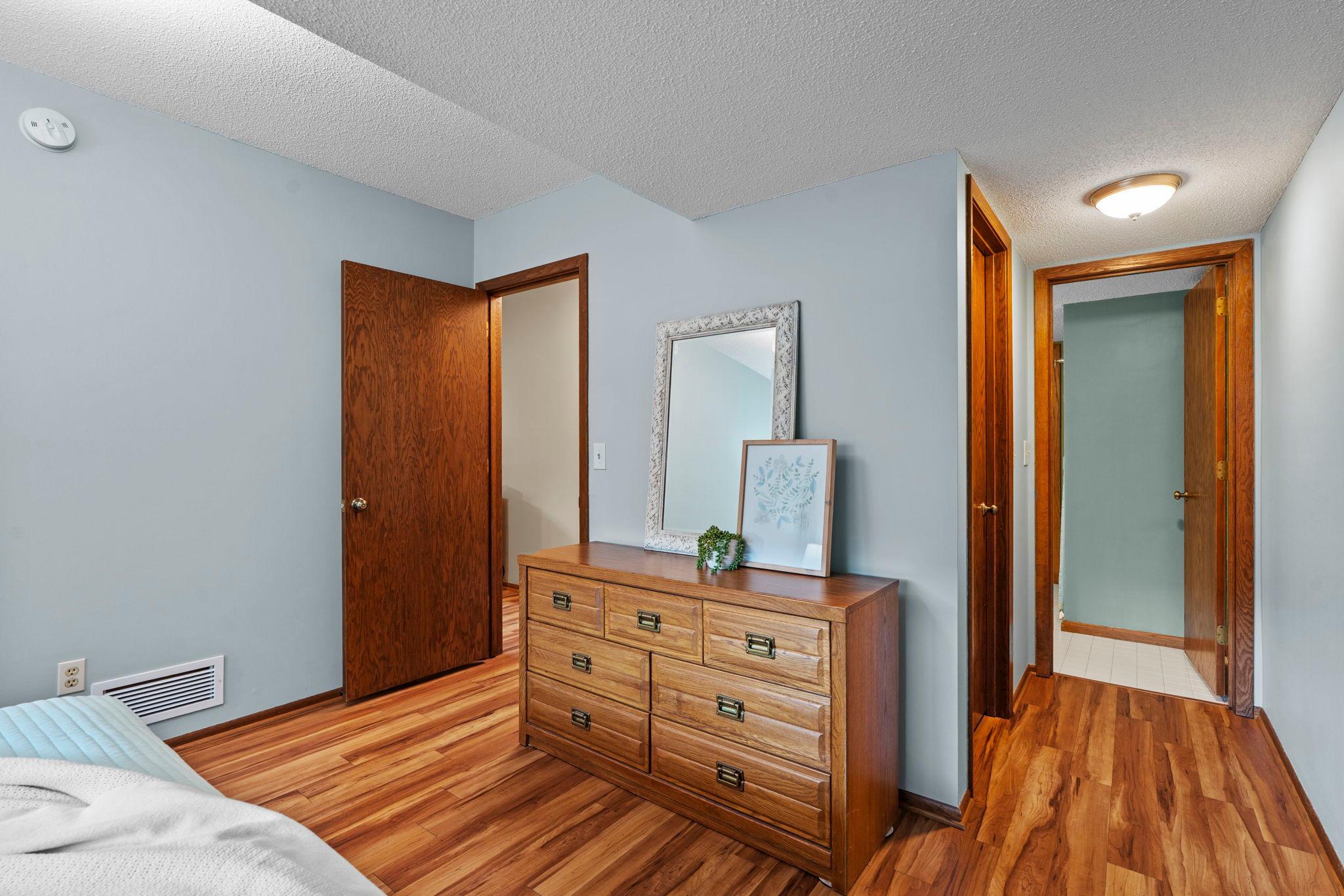 View of Residential at 7232 Woodstock Curve, Bloomington MN 55438, Bloomington (26 of 36) - Mike Wilen | Minnesota Team Real Estate