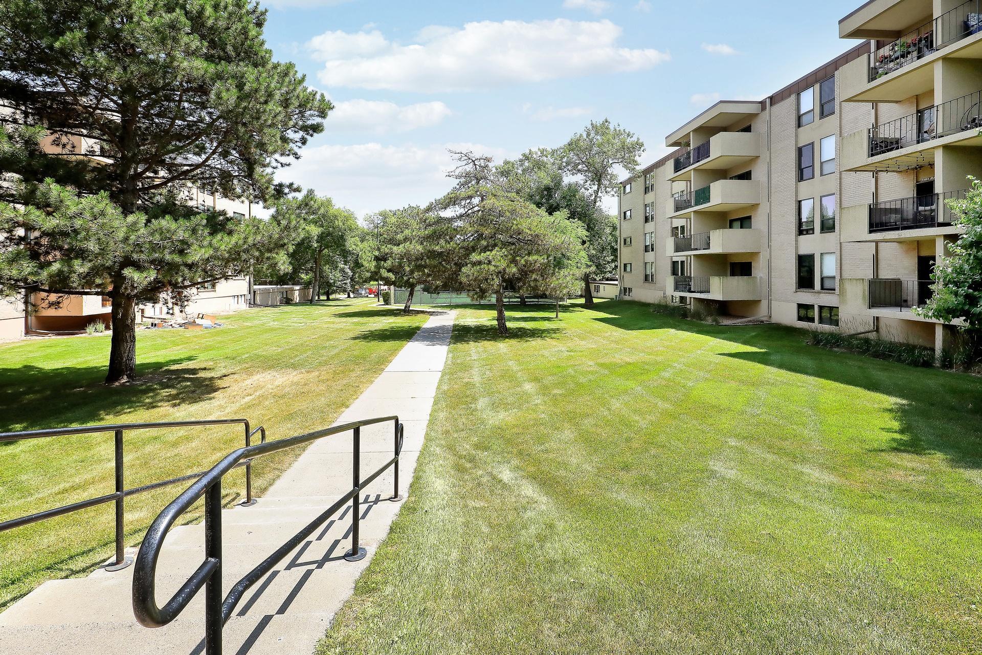 View of Residential at 6710 Vernon Avenue #406, Edina MN 55436, Edina (29 of 30) - Mike Wilen | Minnesota Team Real Estate