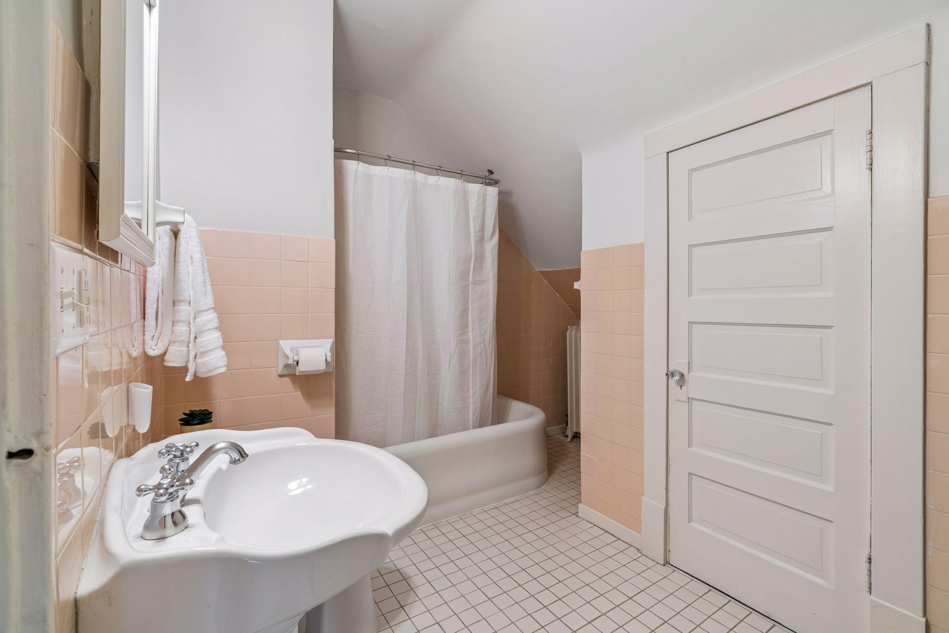 View of Residential at 4120 Queen Avenue, Minneapolis MN 55410, Minneapolis (40 of 55) - Mike Wilen | Minnesota Team Real Estate