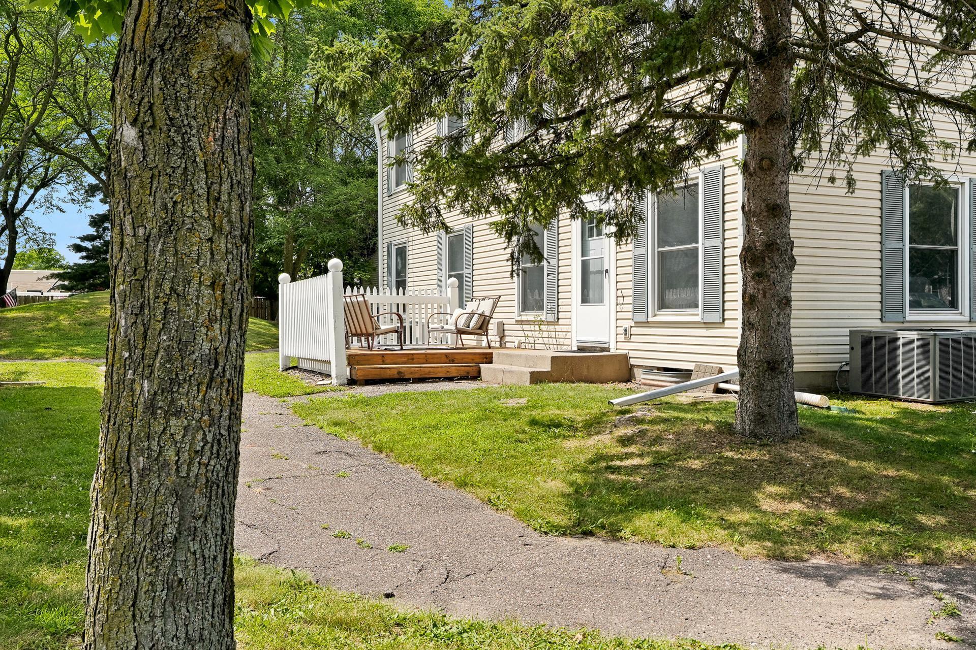View of Residential at 4980 Grenwich Trail, Oakdale MN 55128, Oakdale (27 of 30) - Mike Wilen | Minnesota Team Real Estate