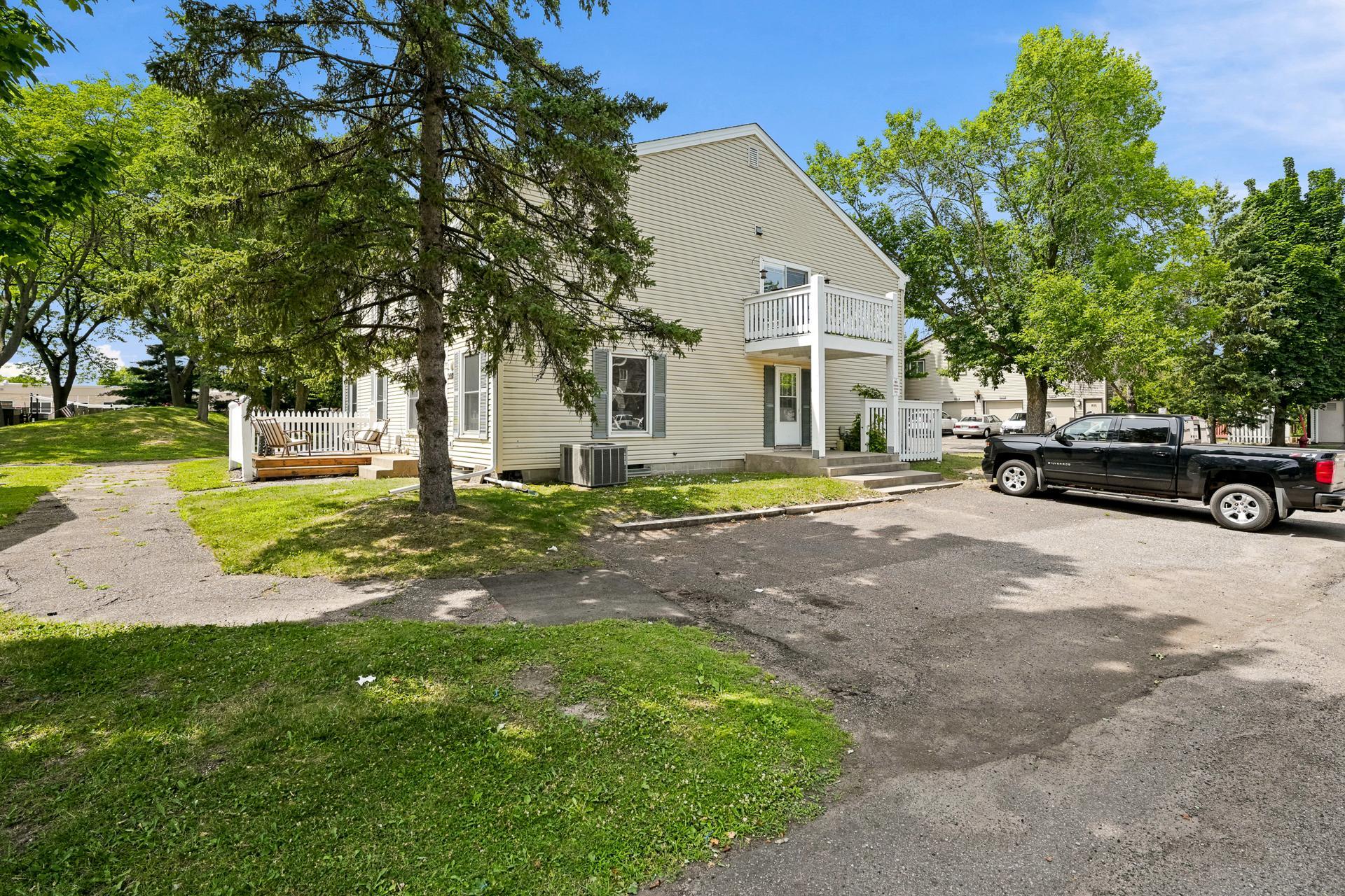 View of Residential at 4980 Grenwich Trail, Oakdale MN 55128, Oakdale (23 of 30) - Mike Wilen | Minnesota Team Real Estate