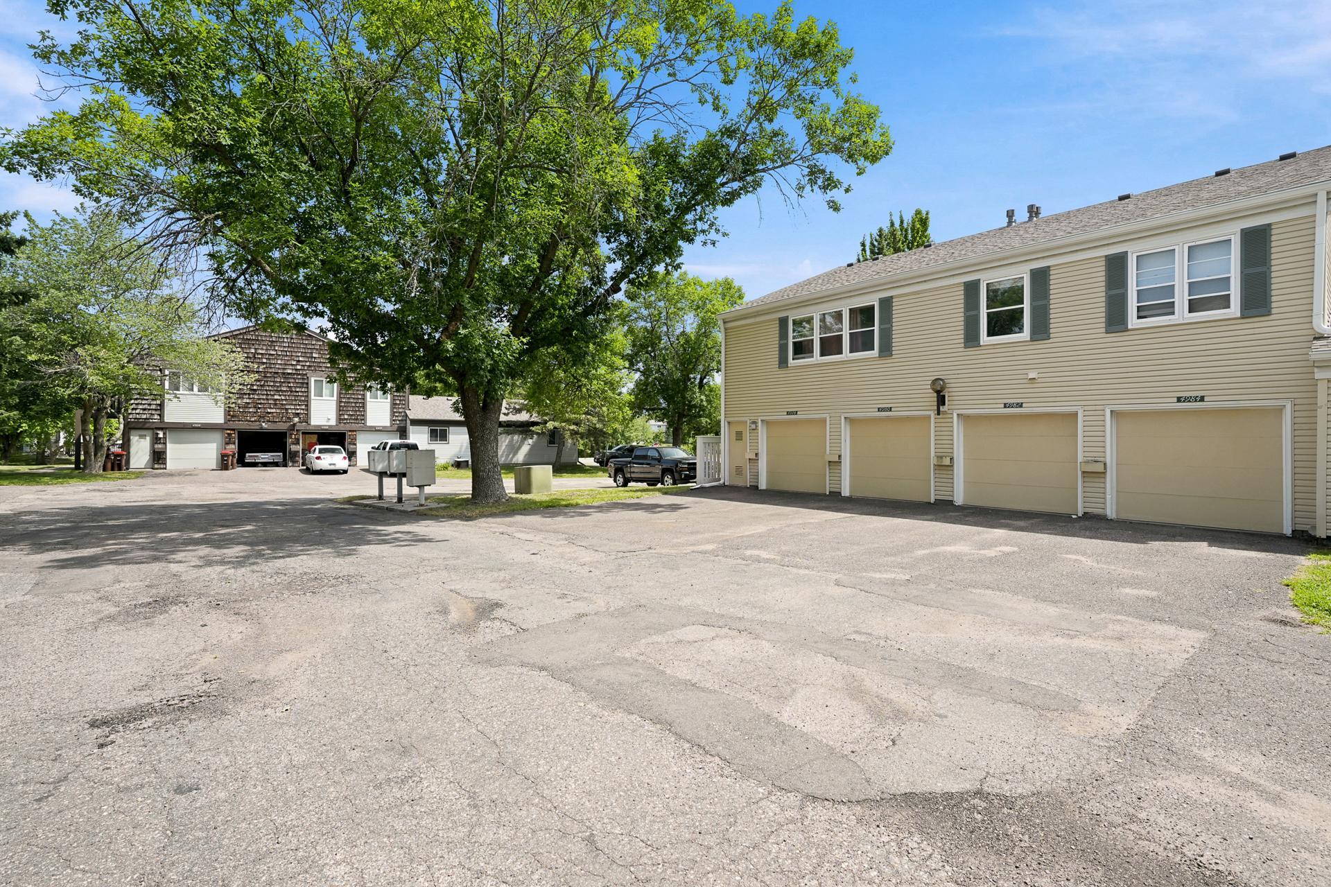 View of Residential at 4980 Grenwich Trail, Oakdale MN 55128, Oakdale (21 of 30) - Mike Wilen | Minnesota Team Real Estate