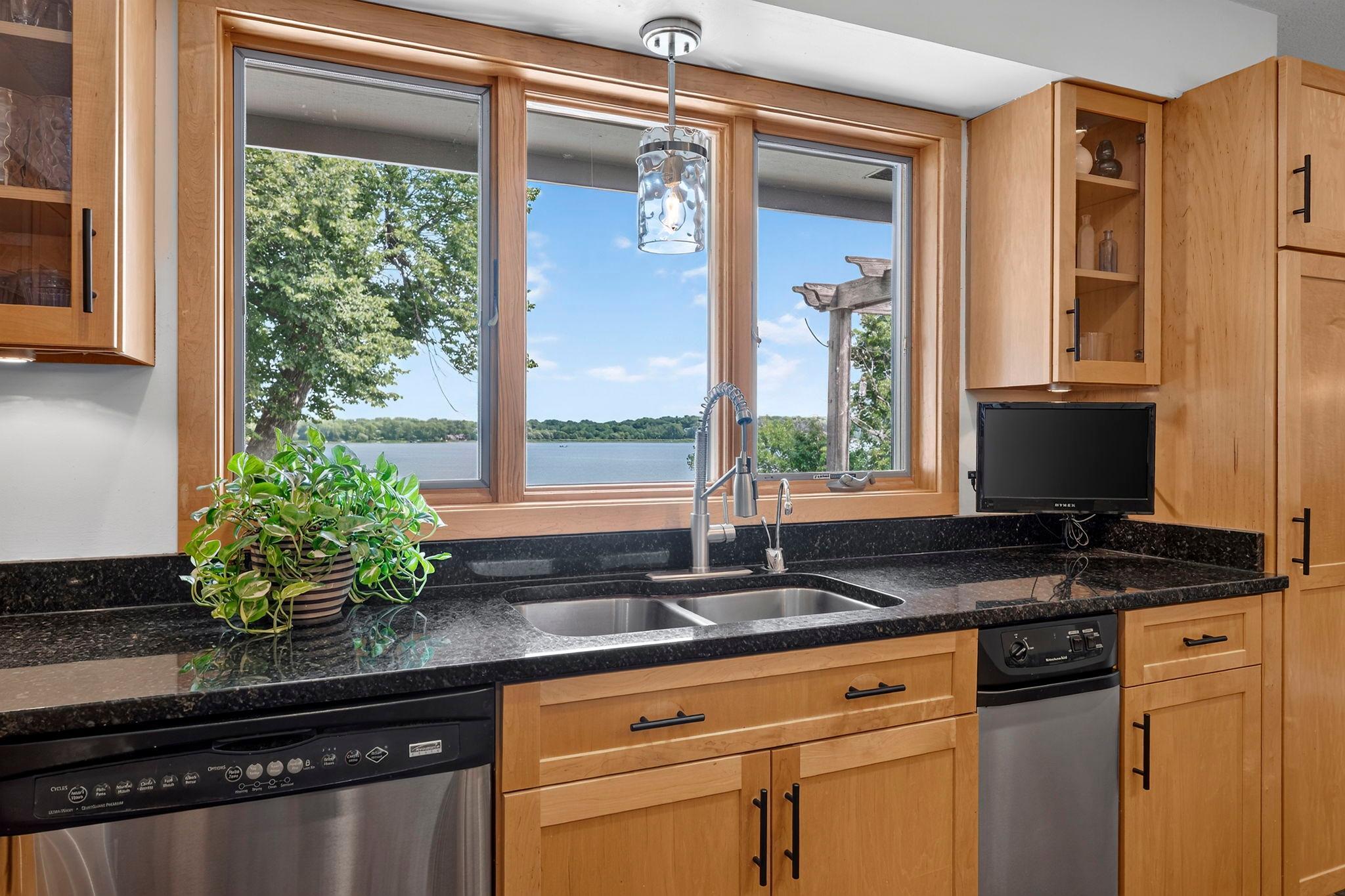 View of Residential at 162 Peninsula Road, Medicine Lake MN 55441, Medicine Lake (13 of 46) - Mike Wilen | Minnesota Team Real Estate