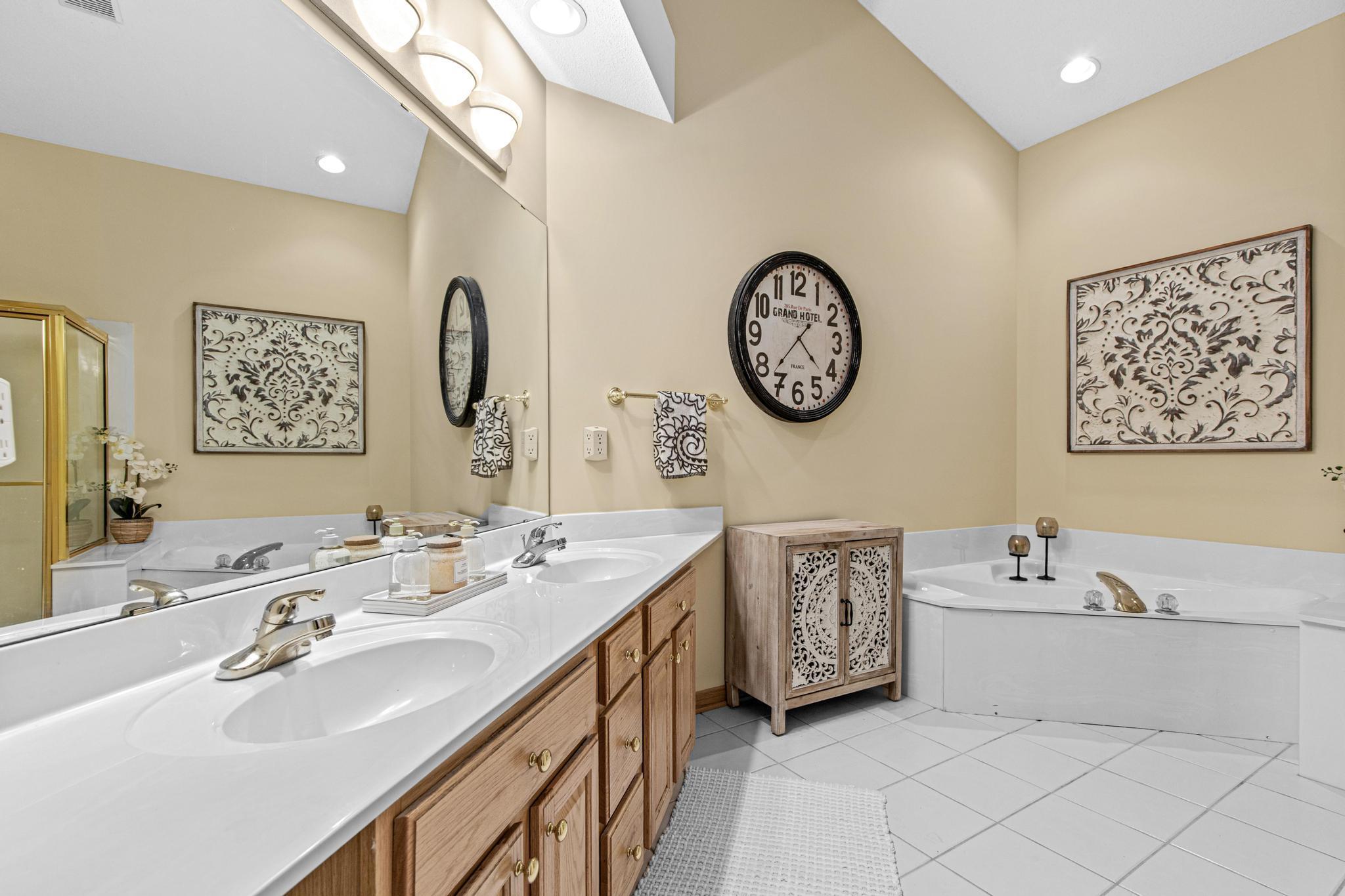 View of Residential at 408 Holly Lane, Oakdale MN 55128, Oakdale (24 of 50) - Mike Wilen | Minnesota Team Real Estate