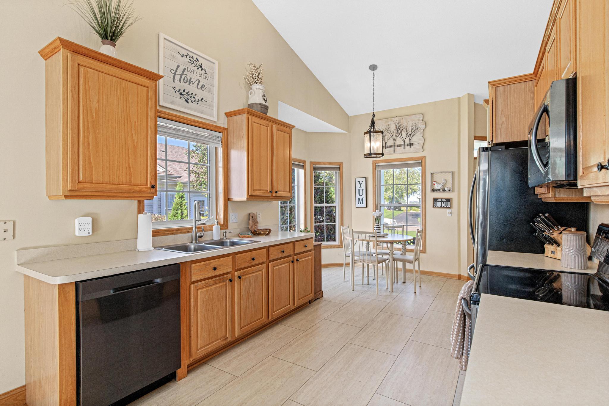 View of Residential at 408 Holly Lane, Oakdale MN 55128, Oakdale (9 of 50) - Mike Wilen | Minnesota Team Real Estate