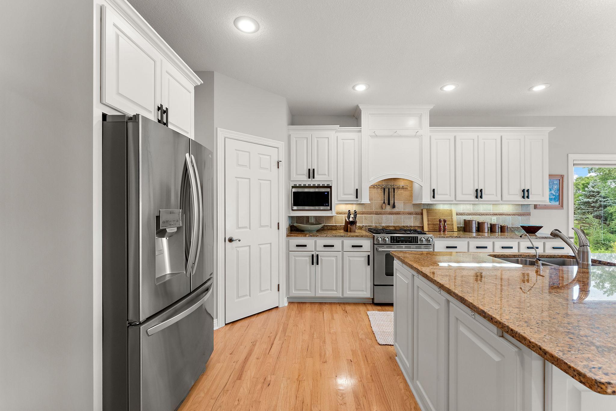 View of Residential at 8072 Enclave Circle, Woodbury MN 55125, Woodbury (29 of 62) - Mike Wilen | Minnesota Team Real Estate