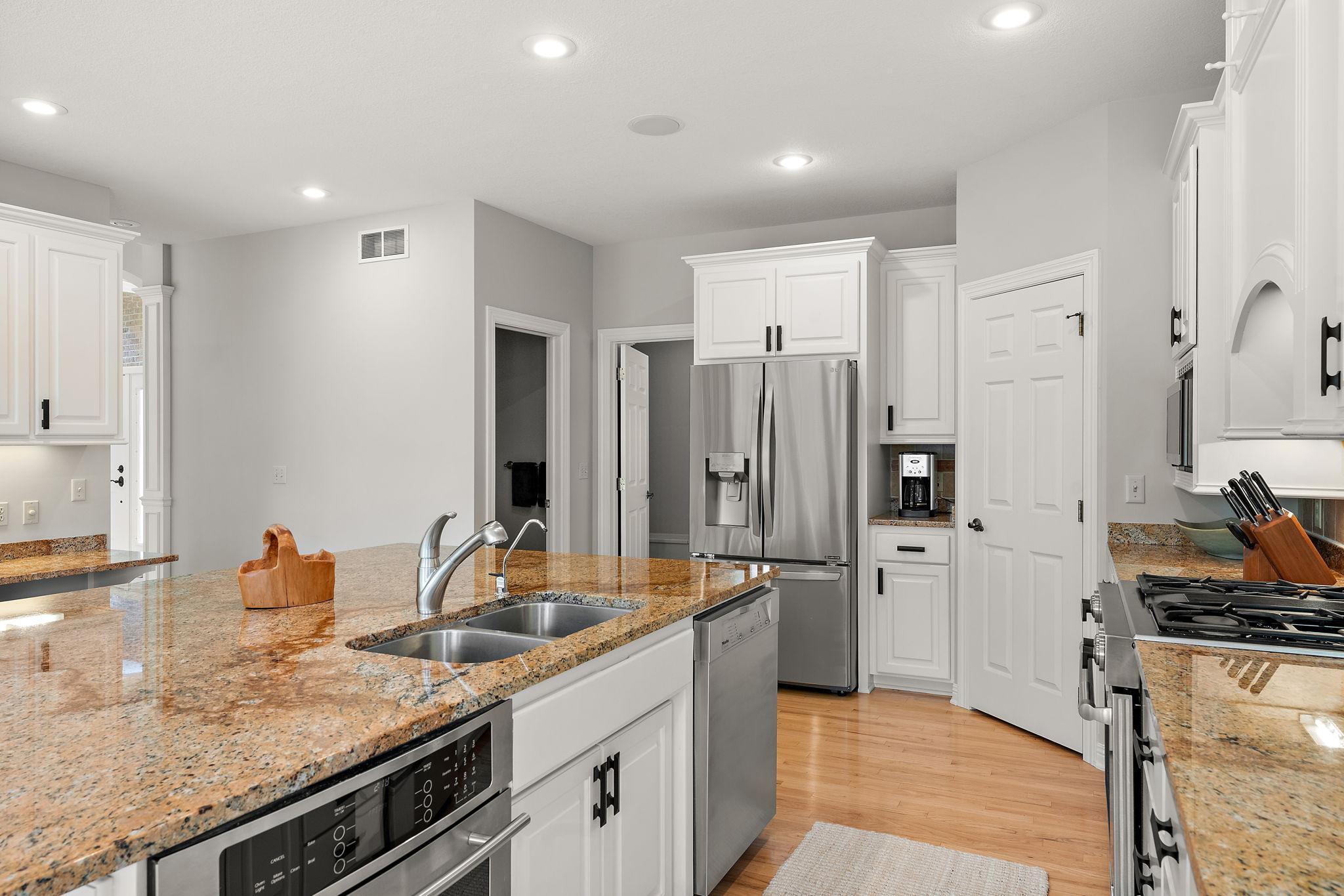 View of Residential at 8072 Enclave Circle, Woodbury MN 55125, Woodbury (25 of 62) - Mike Wilen | Minnesota Team Real Estate