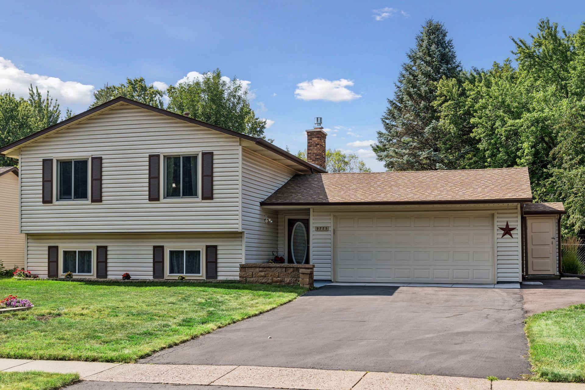 View of Residential at 9775 103rd Avenue, Maple Grove MN 55369, Maple Grove (4 of 39) - Mike Wilen | Minnesota Team Real Estate