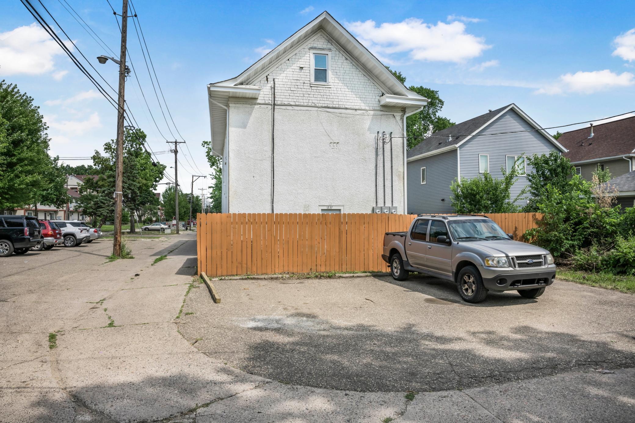 View of Residential Income at 1237 Knox Avenue, Minneapolis MN 55411, Minneapolis (26 of 26) - Mike Wilen | Minnesota Team Real Estate