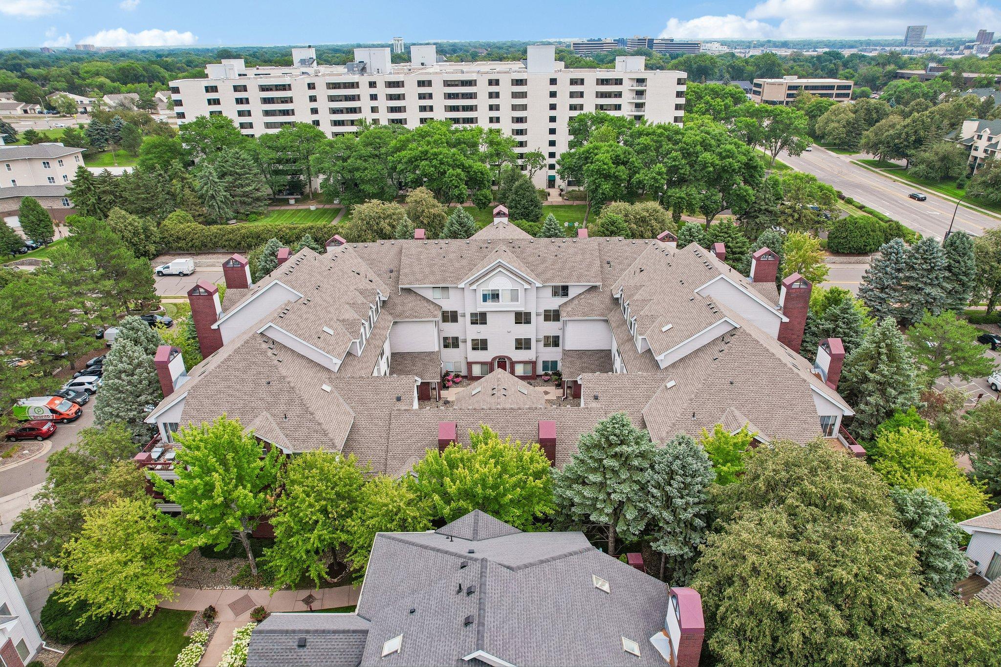 View of Residential at 7520 Edinborough Way #2304, Edina MN 55435, Edina (28 of 31) - Mike Wilen | Minnesota Team Real Estate