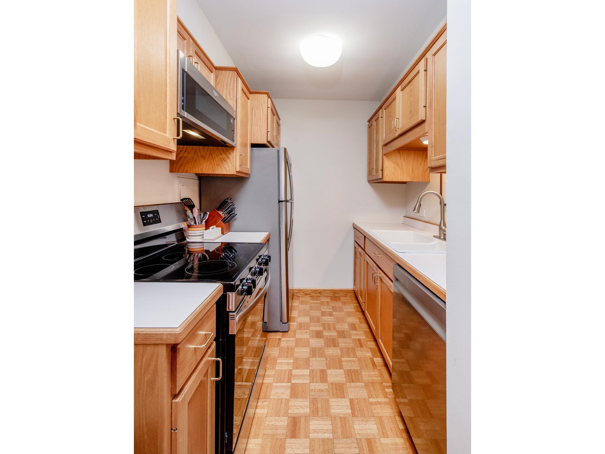 View of Residential at 2928 Dean Parkway #4B, Minneapolis MN 55416, Minneapolis (17 of 42) - Mike Wilen | Minnesota Team Real Estate