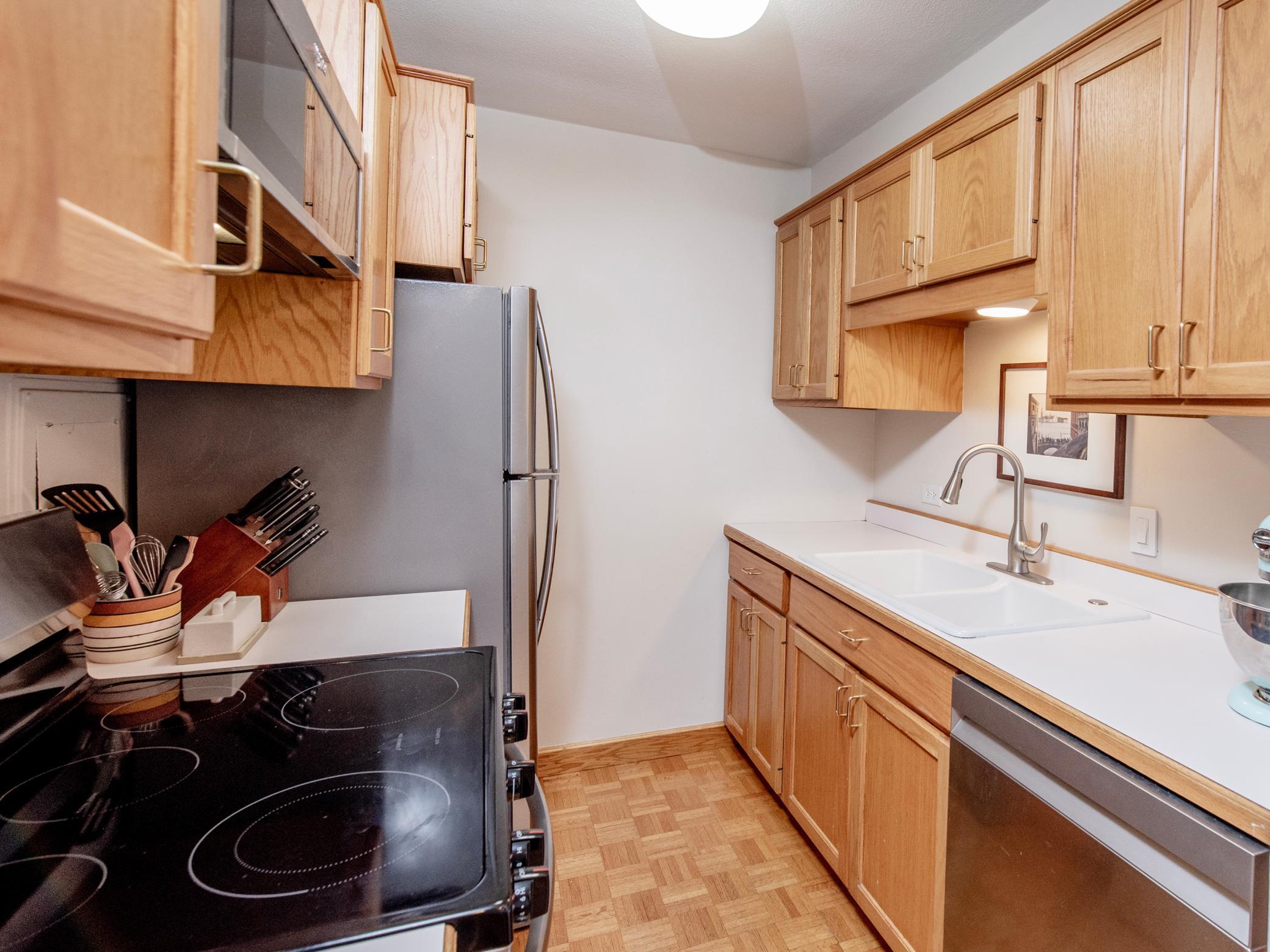 View of Residential at 2928 Dean Parkway #4B, Minneapolis MN 55416, Minneapolis (15 of 42) - Mike Wilen | Minnesota Team Real Estate