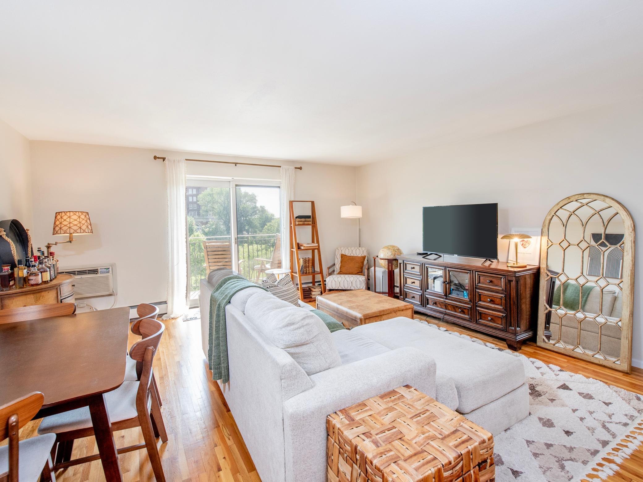 View of Residential at 2928 Dean Parkway #4B, Minneapolis MN 55416, Minneapolis (7 of 42) - Mike Wilen | Minnesota Team Real Estate