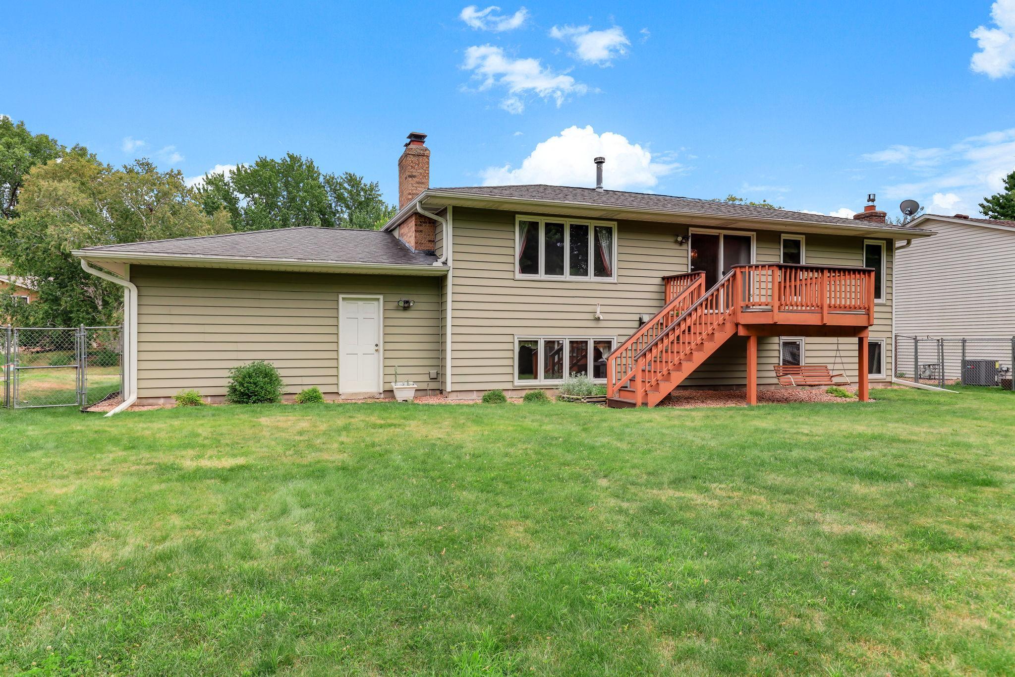 View of Residential at 525 Lakewood Drive, Maplewood MN 55119, Maplewood (44 of 46) - Mike Wilen | Minnesota Team Real Estate