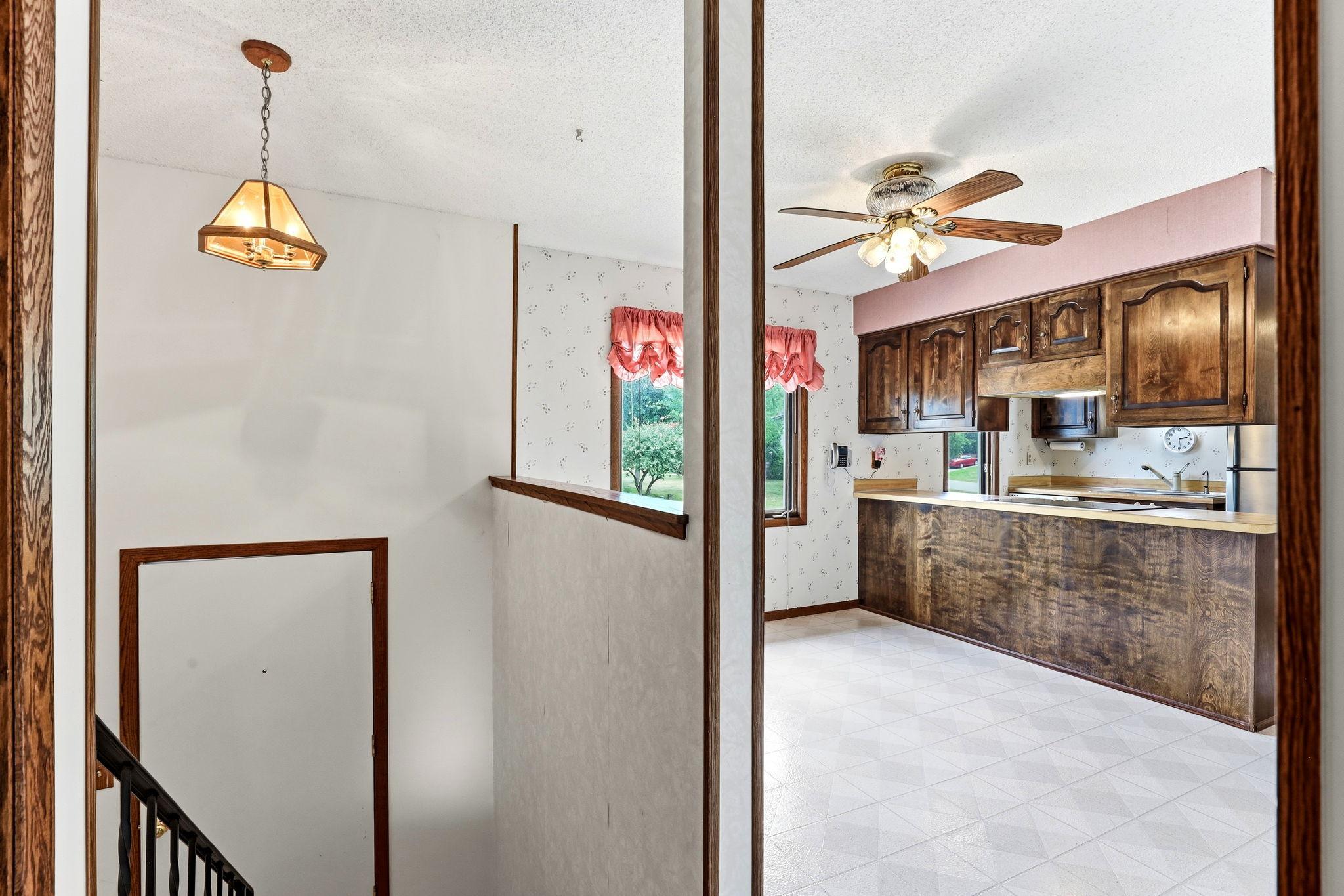 View of Residential at 525 Lakewood Drive, Maplewood MN 55119, Maplewood (25 of 46) - Mike Wilen | Minnesota Team Real Estate