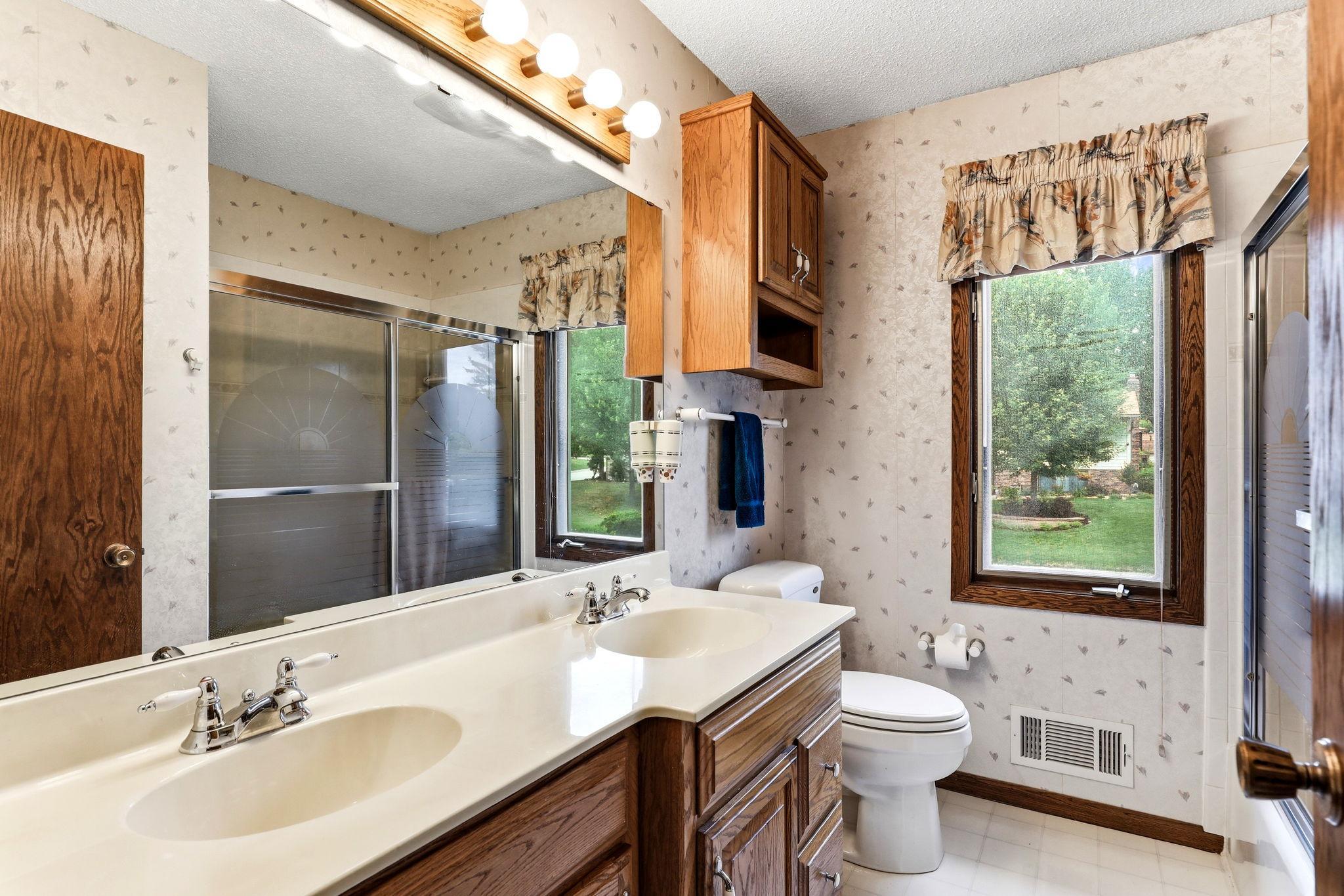 View of Residential at 525 Lakewood Drive, Maplewood MN 55119, Maplewood (24 of 46) - Mike Wilen | Minnesota Team Real Estate