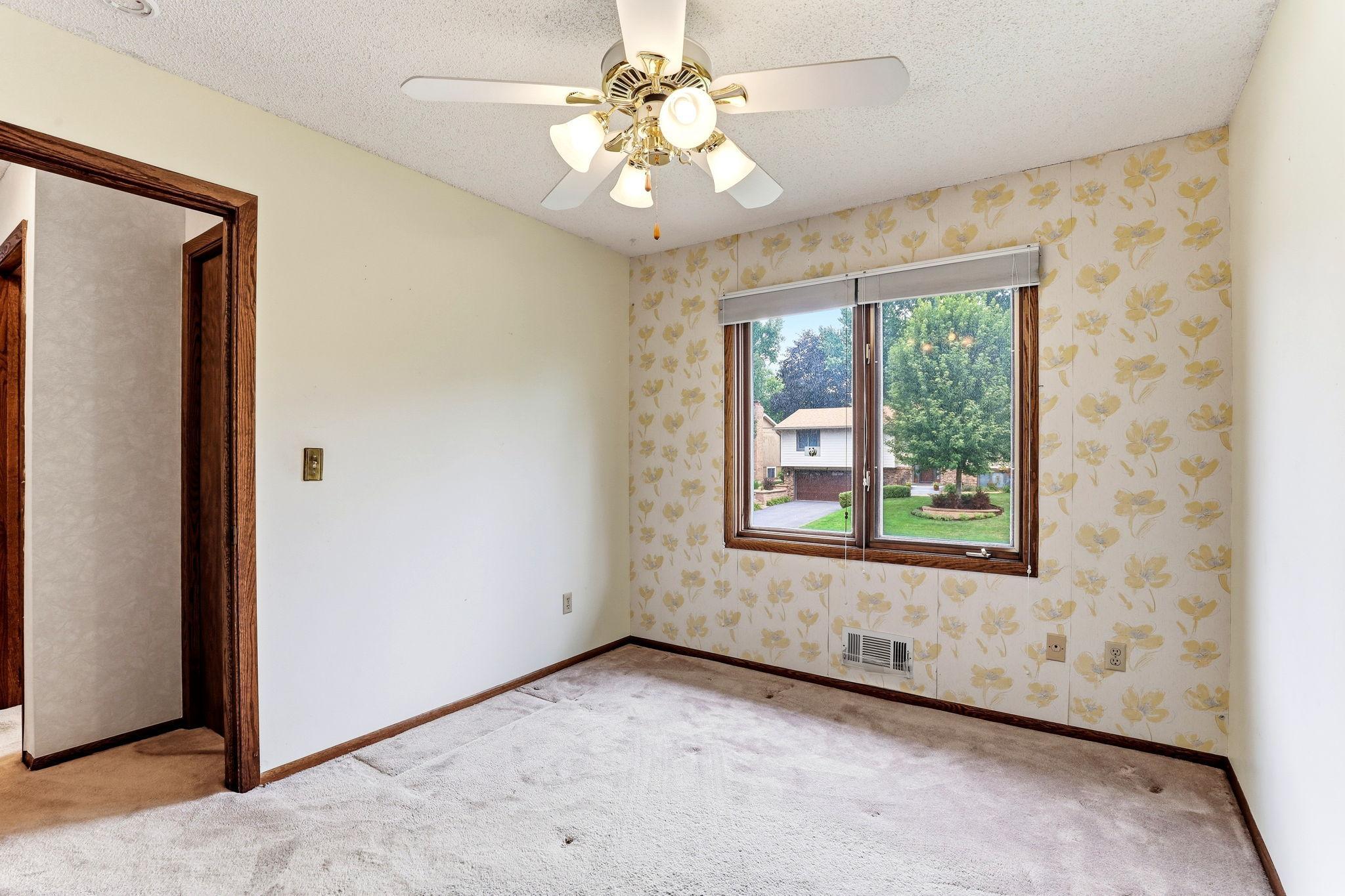View of Residential at 525 Lakewood Drive, Maplewood MN 55119, Maplewood (19 of 46) - Mike Wilen | Minnesota Team Real Estate