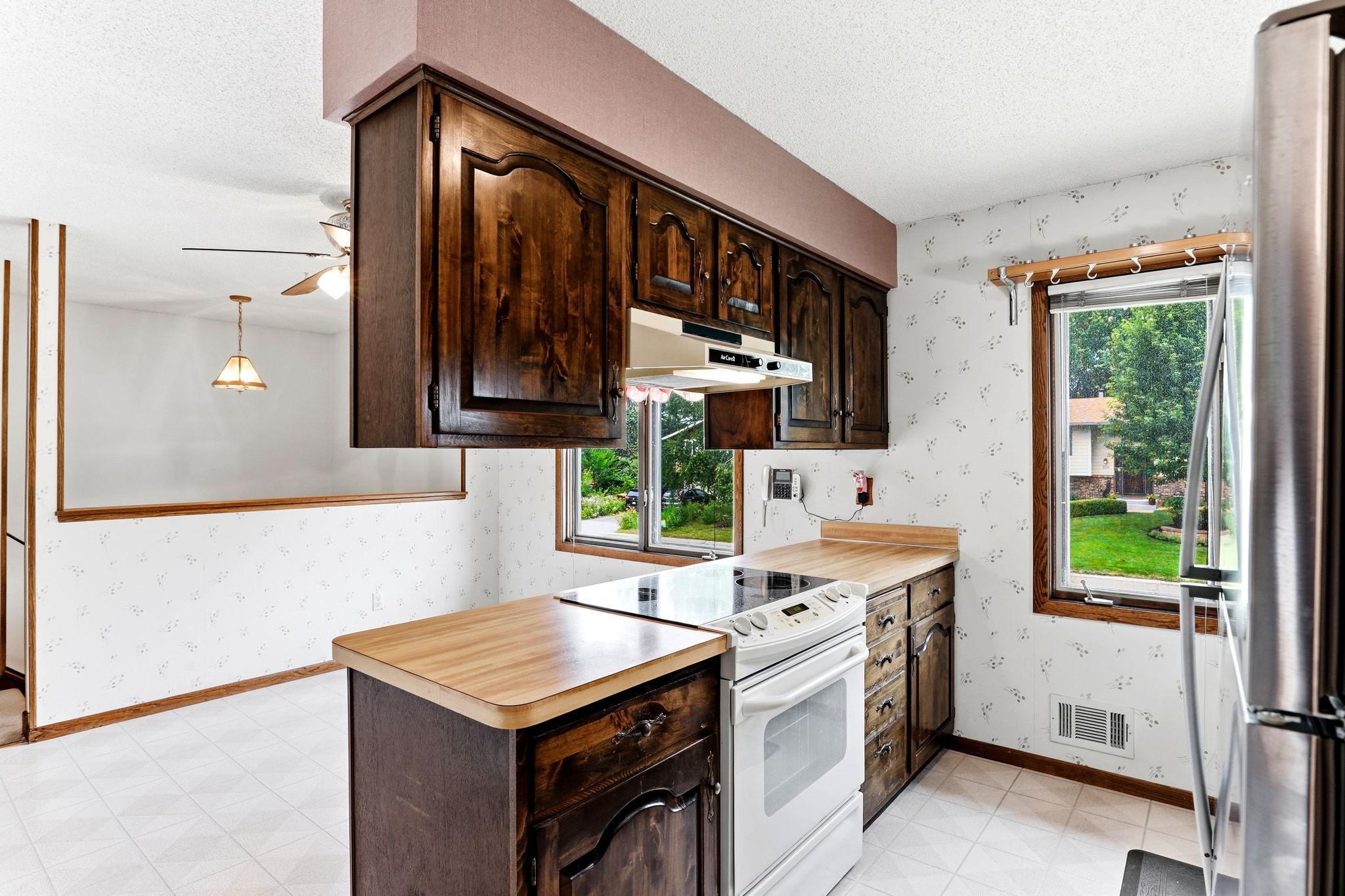 View of Residential at 525 Lakewood Drive, Maplewood MN 55119, Maplewood (17 of 46) - Mike Wilen | Minnesota Team Real Estate