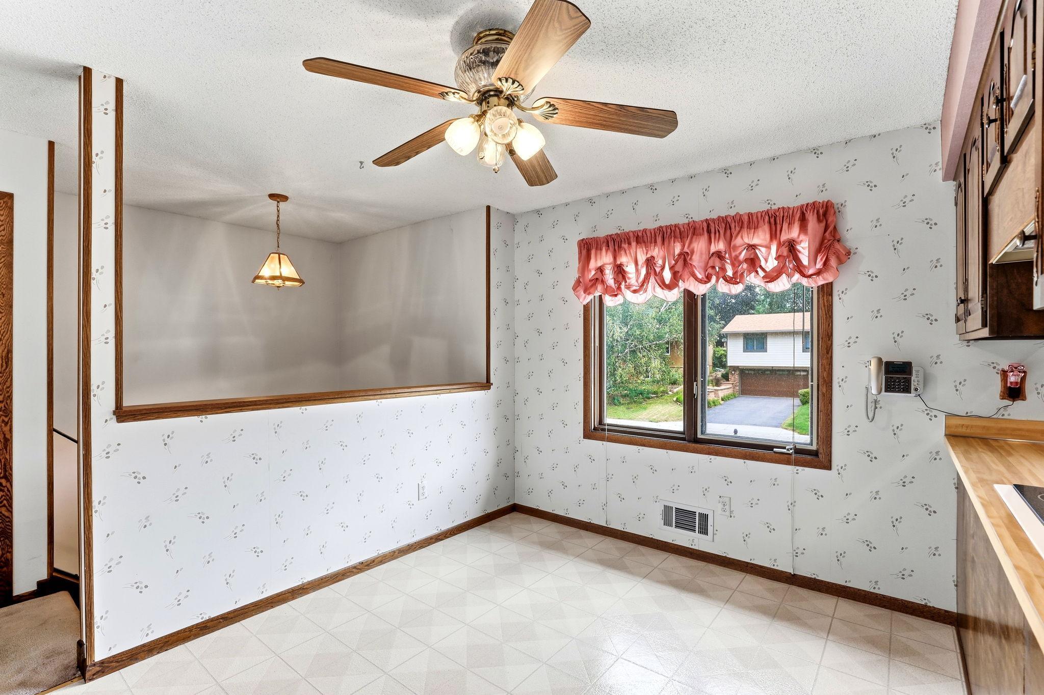 View of Residential at 525 Lakewood Drive, Maplewood MN 55119, Maplewood (13 of 46) - Mike Wilen | Minnesota Team Real Estate