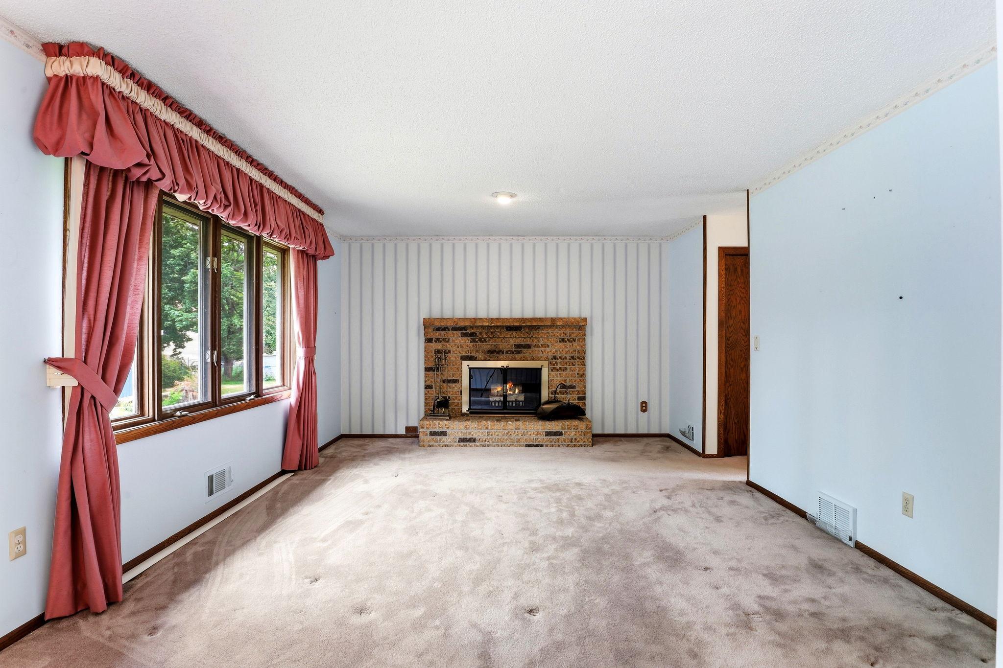 View of Residential at 525 Lakewood Drive, Maplewood MN 55119, Maplewood (8 of 46) - Mike Wilen | Minnesota Team Real Estate