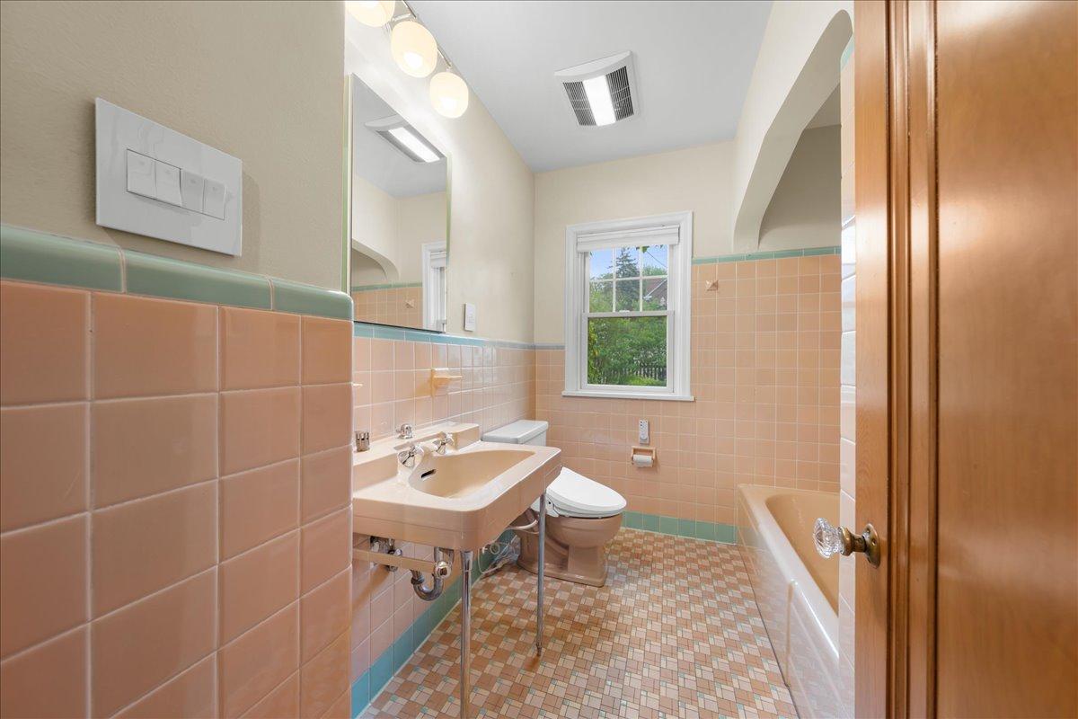 View of Residential at 2717 France Avenue, Minneapolis MN 55416, Minneapolis (13 of 55) - Mike Wilen | Minnesota Team Real Estate