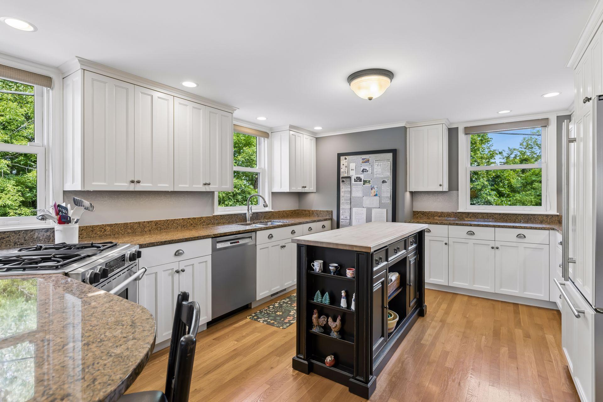 View of Residential at 1818 Kenwood Parkway, Minneapolis MN 55405, Minneapolis (32 of 60) - Mike Wilen | Minnesota Team Real Estate