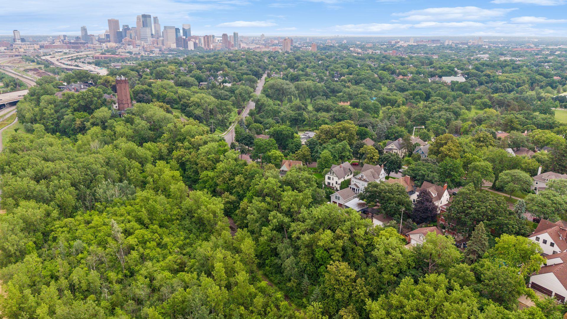 View of Residential at 1818 Kenwood Parkway, Minneapolis MN 55405, Minneapolis (8 of 60) - Mike Wilen | Minnesota Team Real Estate