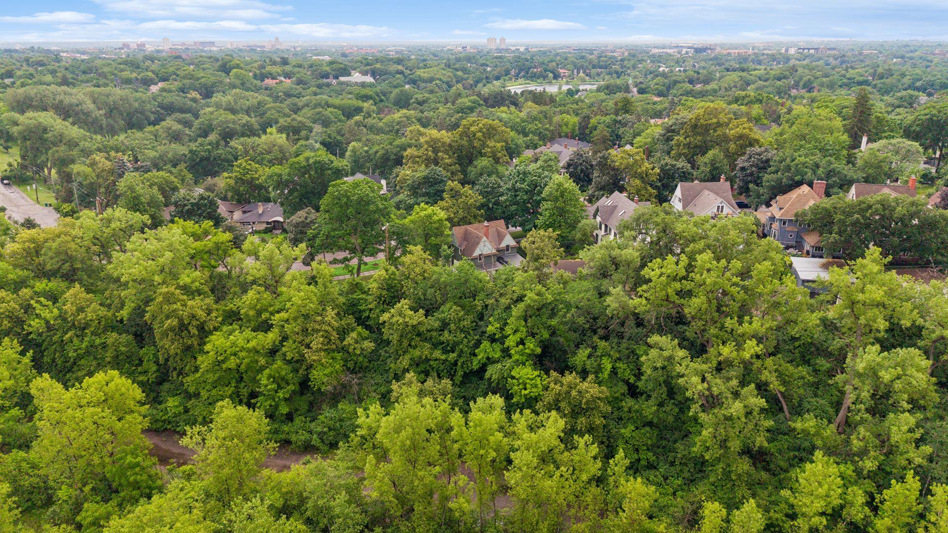View of Residential at 1818 Kenwood Parkway, Minneapolis MN 55405, Minneapolis (7 of 60) - Mike Wilen | Minnesota Team Real Estate