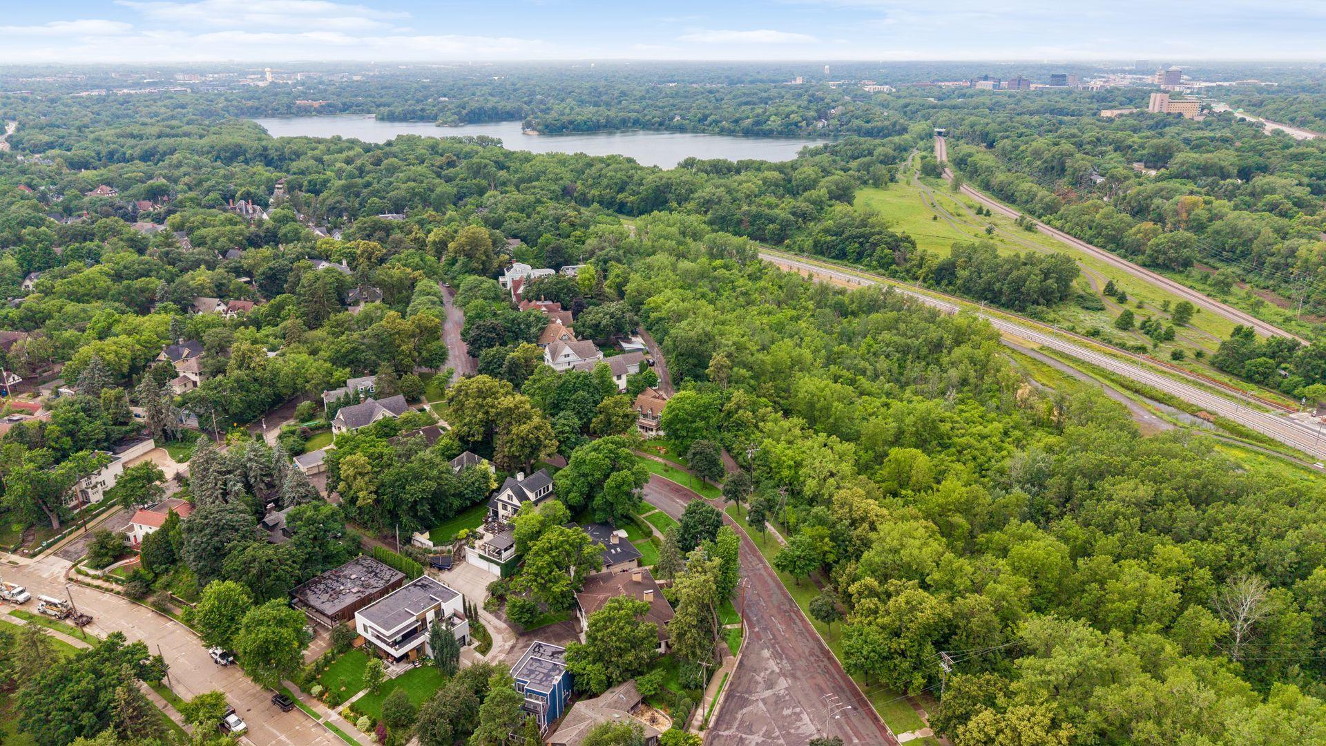 View of Residential at 1818 Kenwood Parkway, Minneapolis MN 55405, Minneapolis (4 of 60) - Mike Wilen | Minnesota Team Real Estate