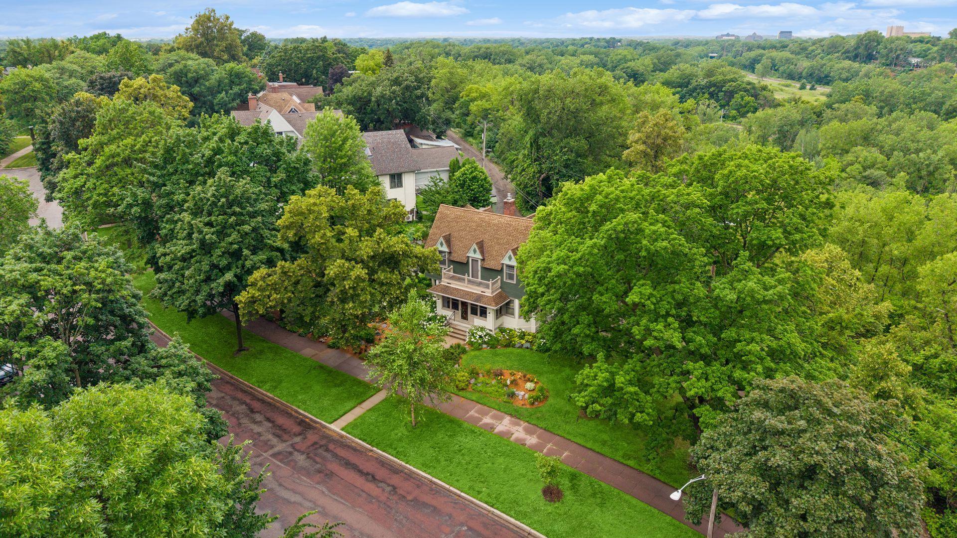 View of Residential at 1818 Kenwood Parkway, Minneapolis MN 55405, Minneapolis (3 of 60) - Mike Wilen | Minnesota Team Real Estate