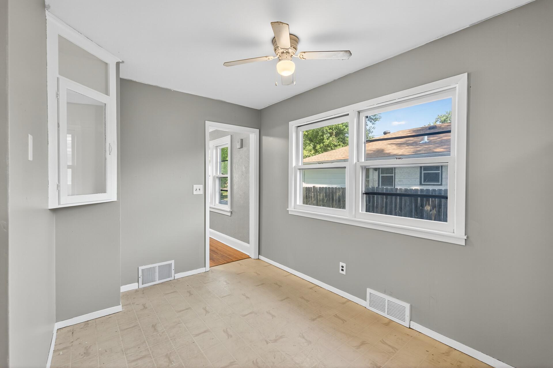 View of Residential at 834 Iroquois Avenue, Saint Paul MN 55119, Saint Paul (10 of 28) - Mike Wilen | Minnesota Team Real Estate