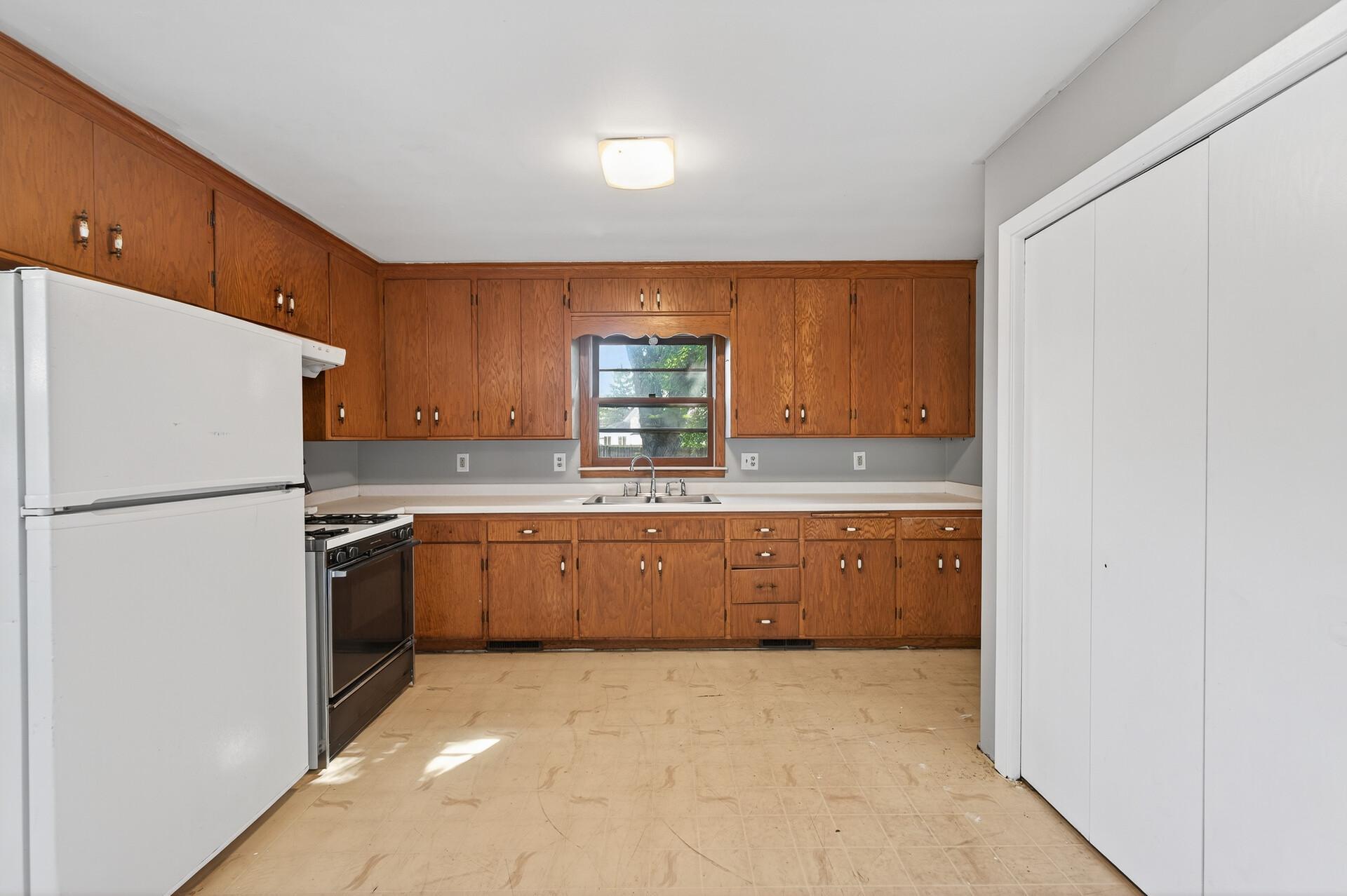 View of Residential at 834 Iroquois Avenue, Saint Paul MN 55119, Saint Paul (11 of 28) - Mike Wilen | Minnesota Team Real Estate