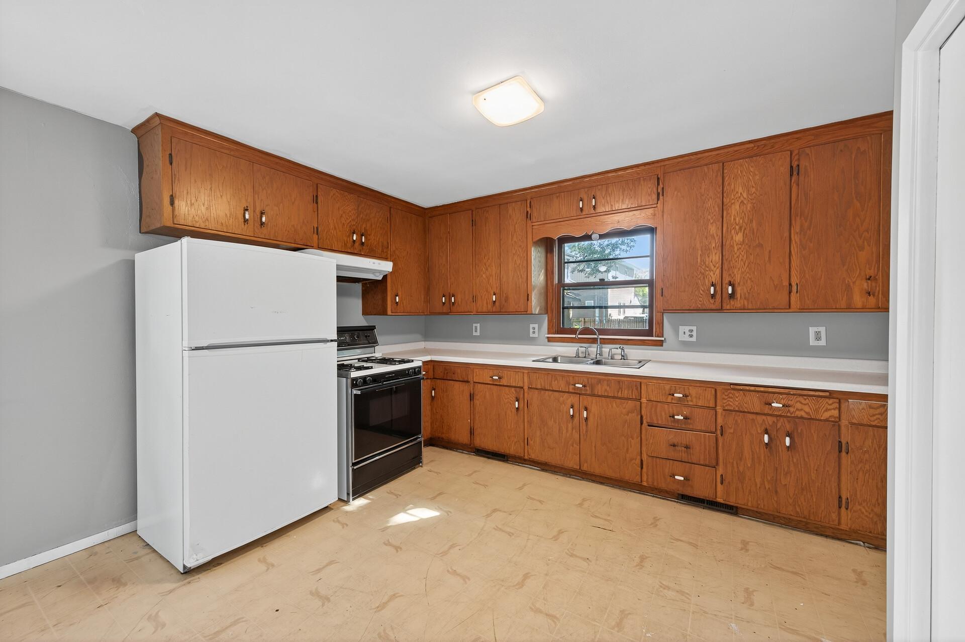 View of Residential at 834 Iroquois Avenue, Saint Paul MN 55119, Saint Paul (12 of 28) - Mike Wilen | Minnesota Team Real Estate
