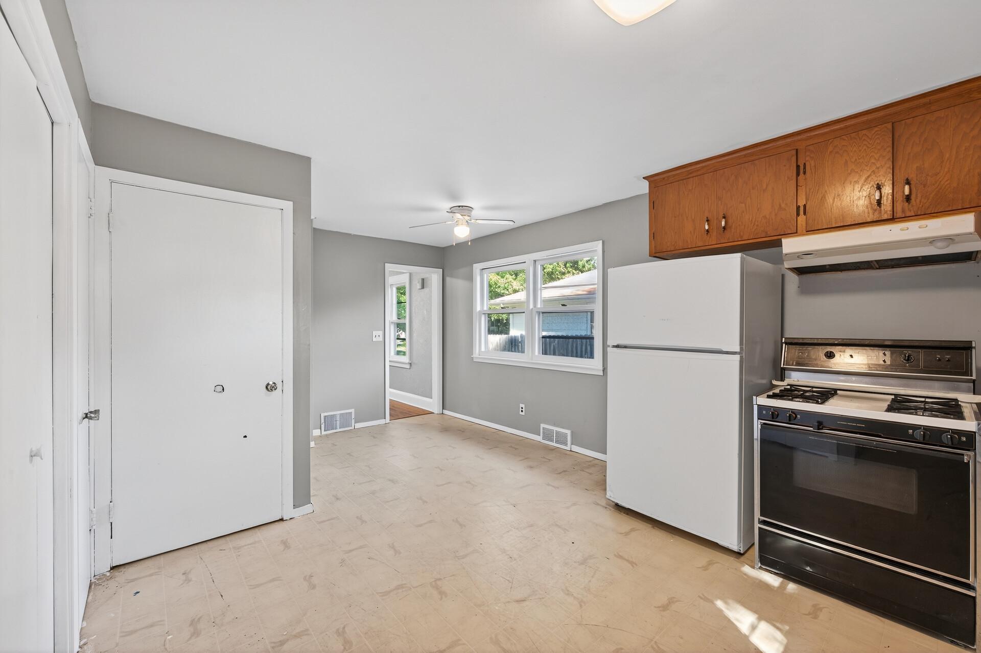 View of Residential at 834 Iroquois Avenue, Saint Paul MN 55119, Saint Paul (13 of 28) - Mike Wilen | Minnesota Team Real Estate