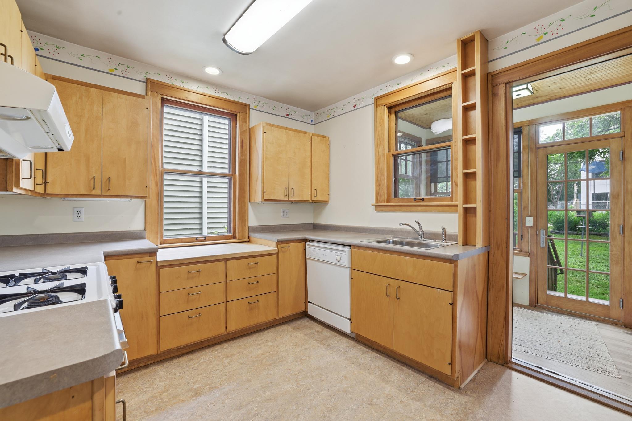 View of Residential at 2140 Dayton Avenue, Saint Paul MN 55104, Saint Paul (9 of 28) - Mike Wilen | Minnesota Team Real Estate
