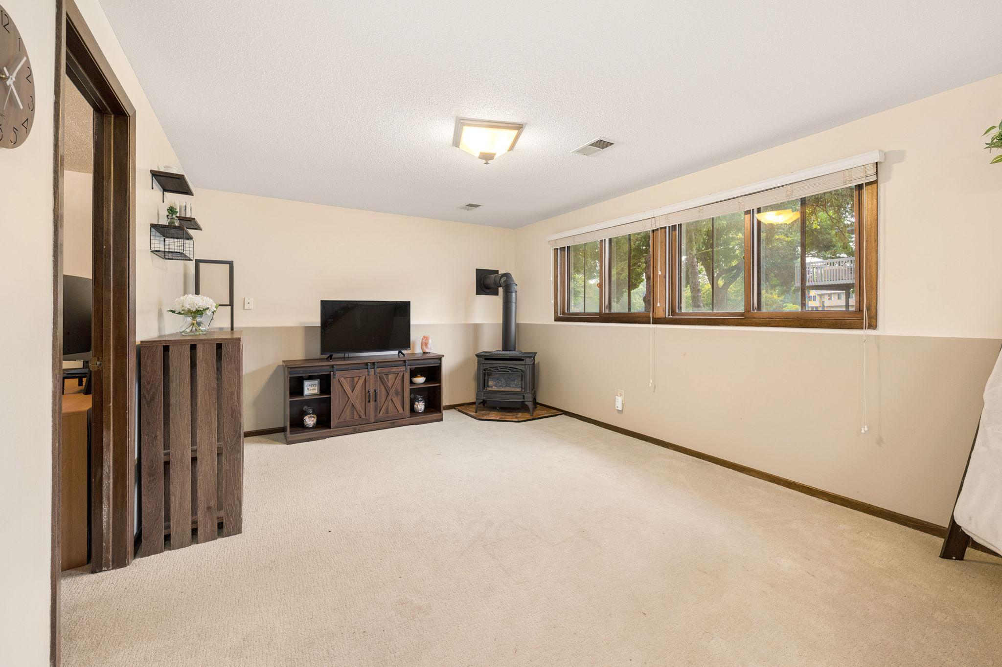 View of Residential at 899 Lawnview Avenue, Shoreview MN 55126, Shoreview (18 of 30) - Mike Wilen | Minnesota Team Real Estate